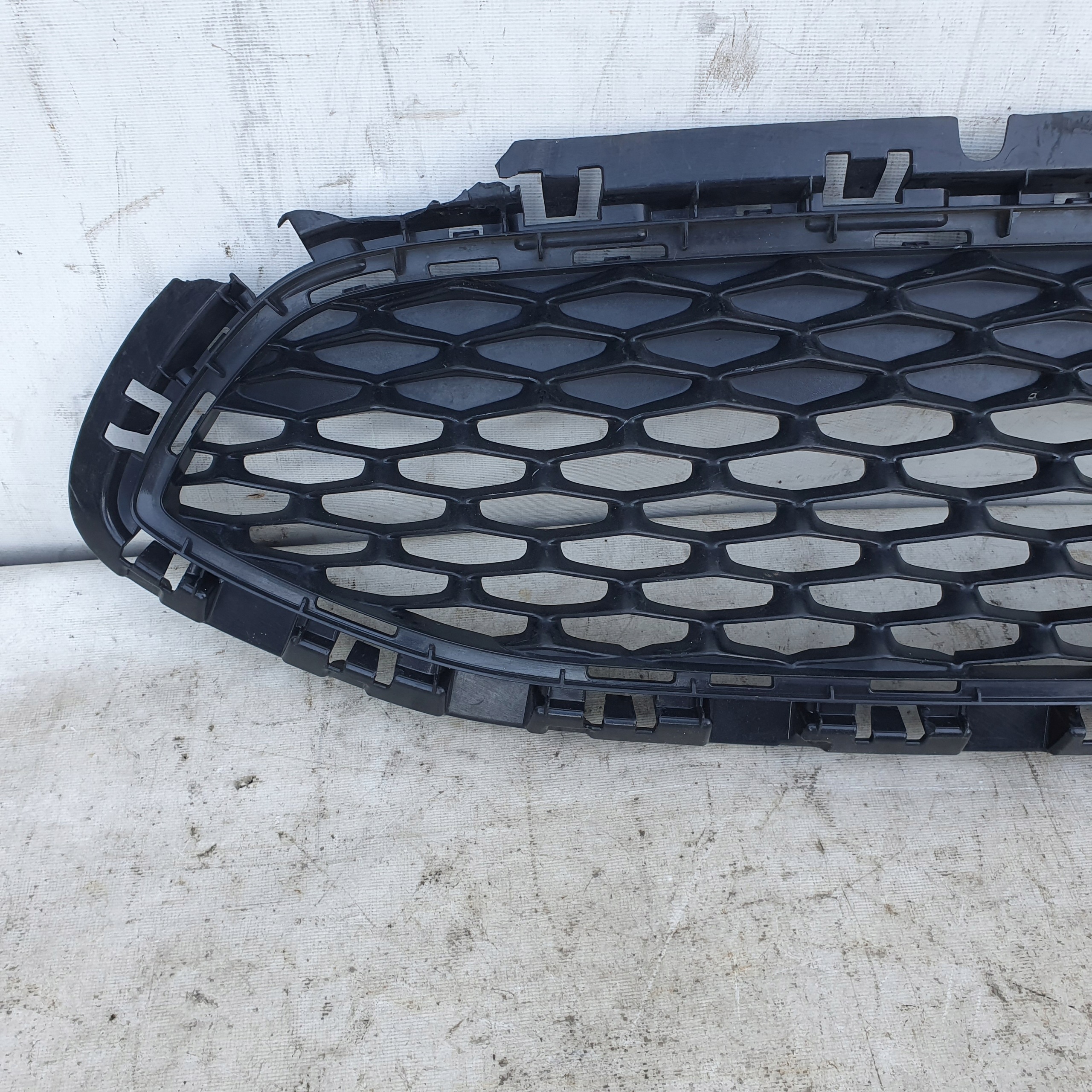 Ford Fiesta MK8 Grille H1BB-8B271-A1 image 4