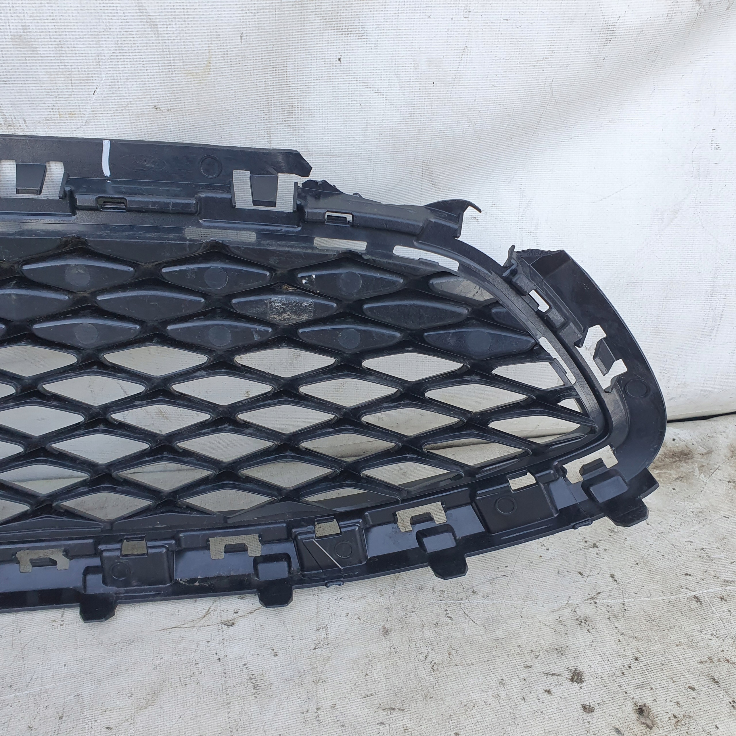 Ford Fiesta MK8 Grille H1BB-8B271-A1 image 7