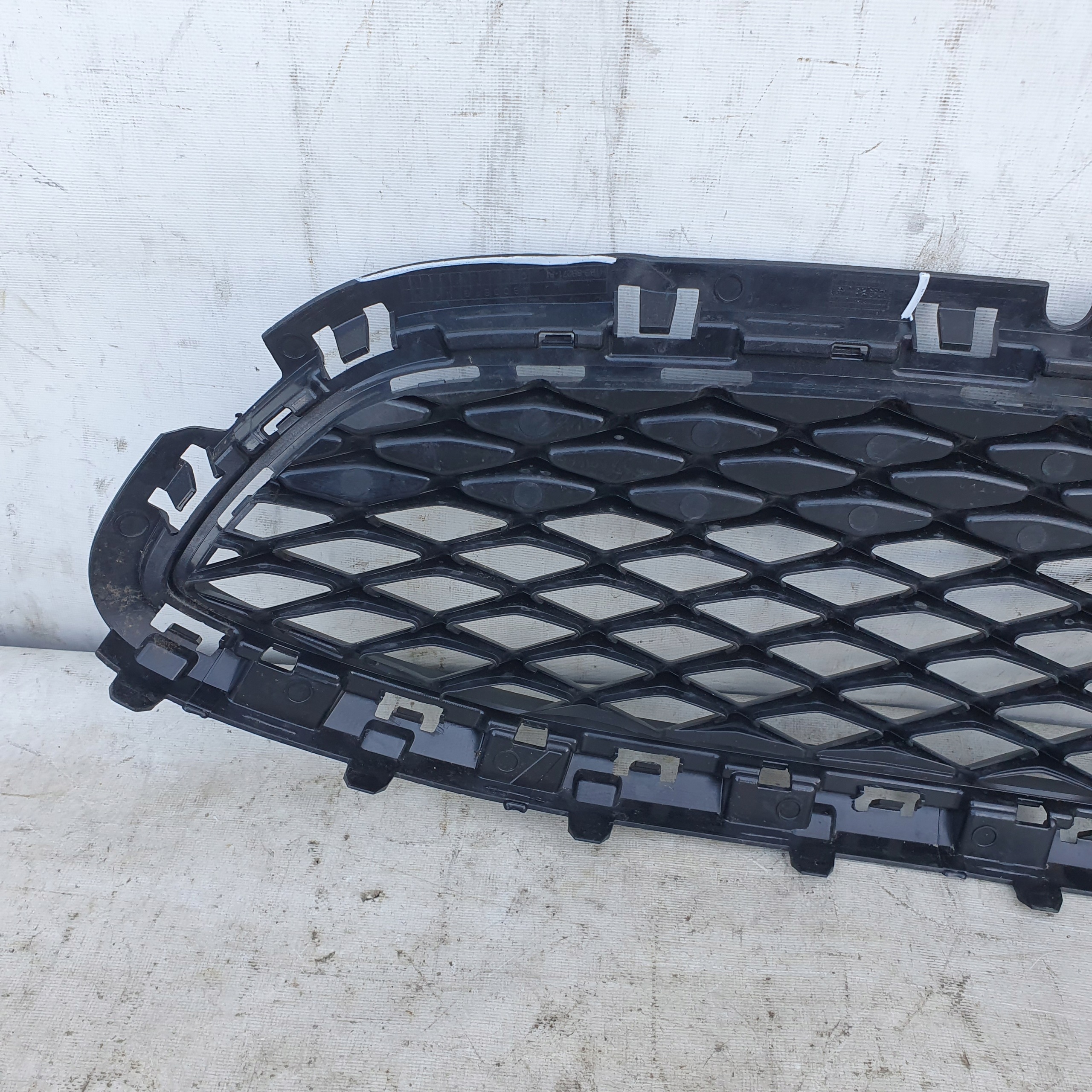 Ford Fiesta MK8 Grille H1BB-8B271-A1 image 8