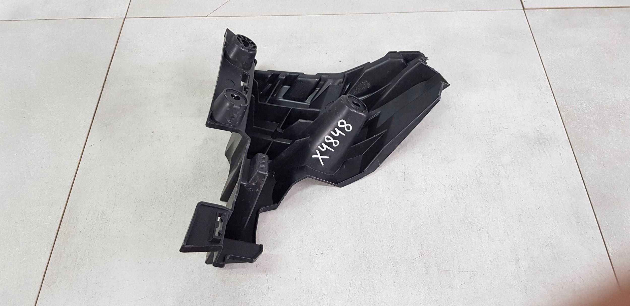 Skoda Karoq Rear Fender Bracket Left Used