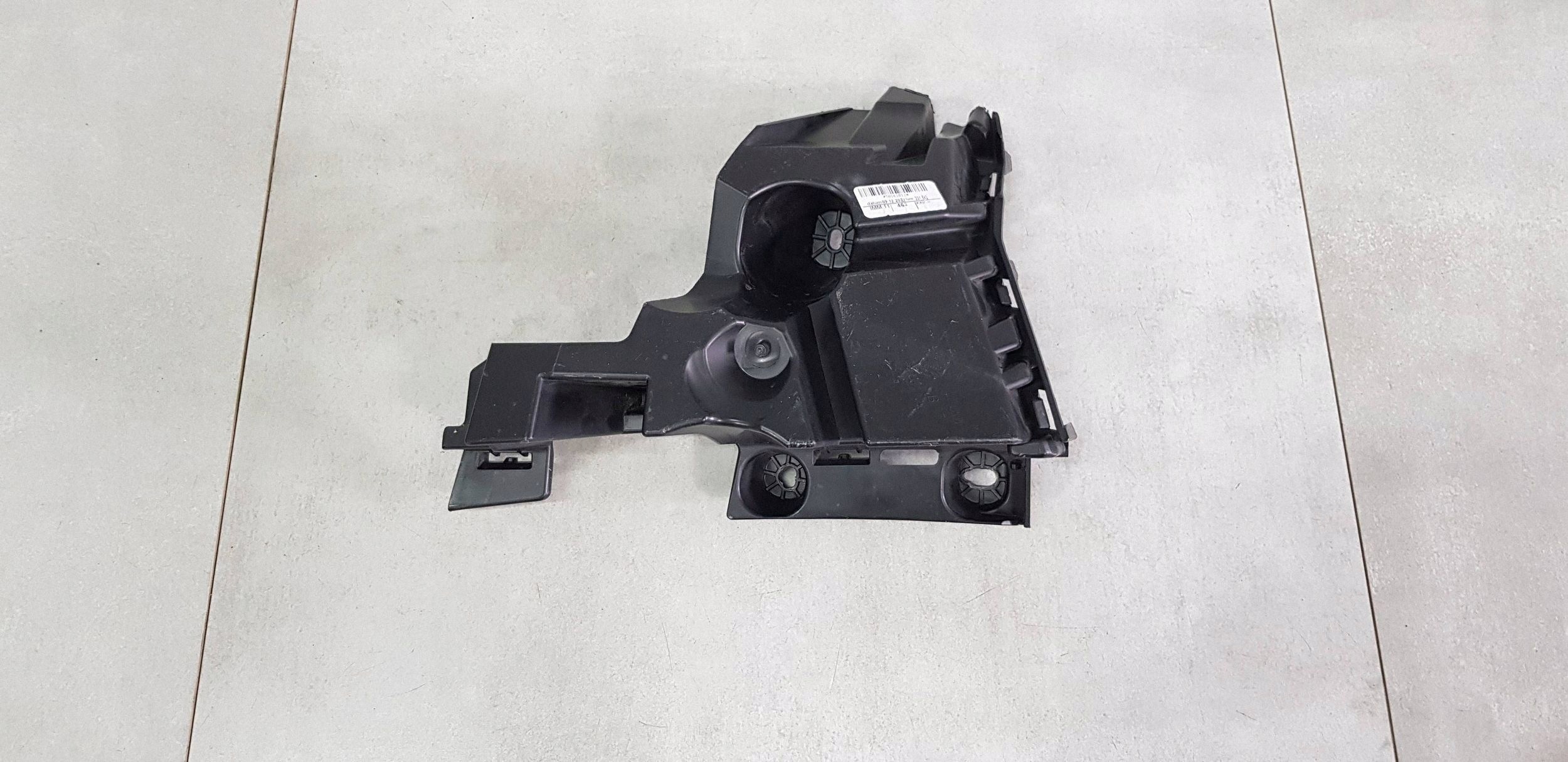 SKODA KAROQ 57A807377 Fixation aile arrière gauche image 4