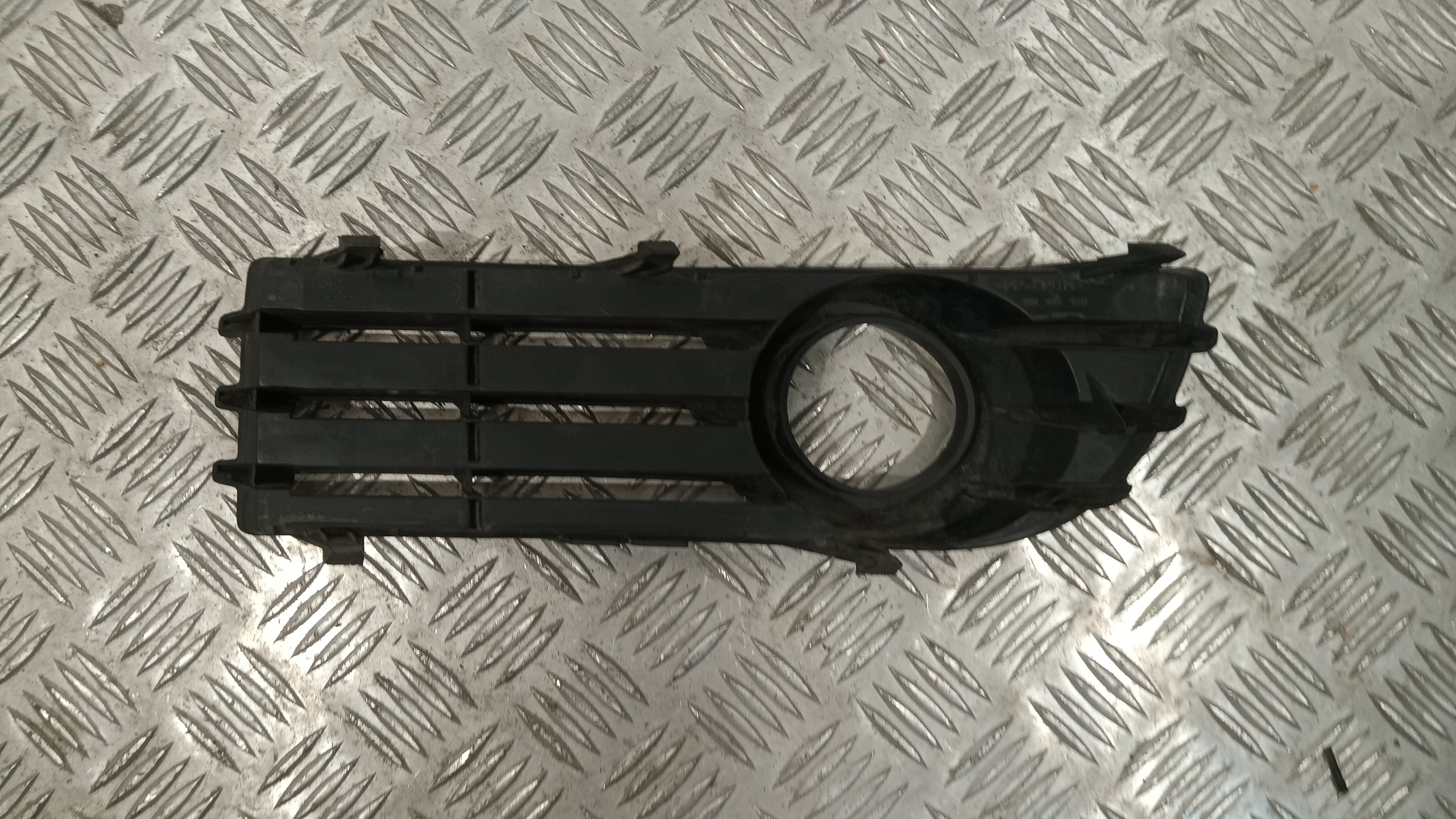 Mitsubishi Colt CZ3 04-12 oikea etusäleikkö image 6