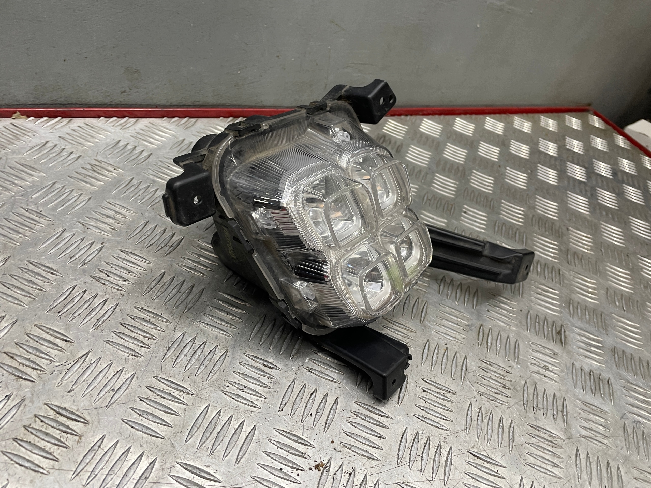 Halogeeni LED DRL vasen 92201-C5600 Kia Sorento III Lift GT