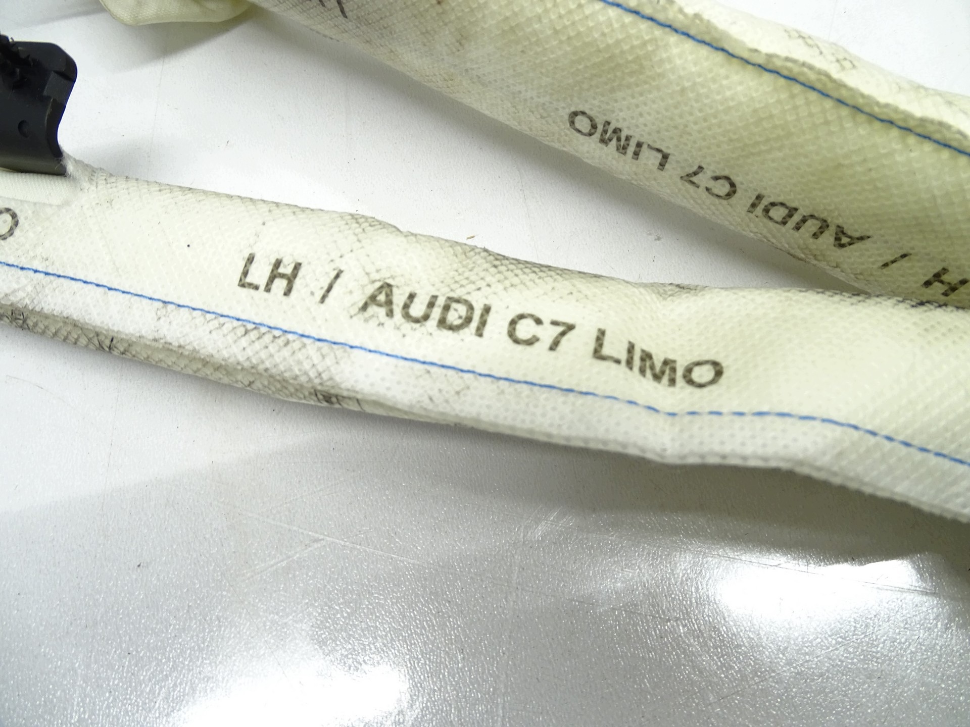 Ilmatyyny verho vasen Audi A6 C7 4G 4G5880741C image 3