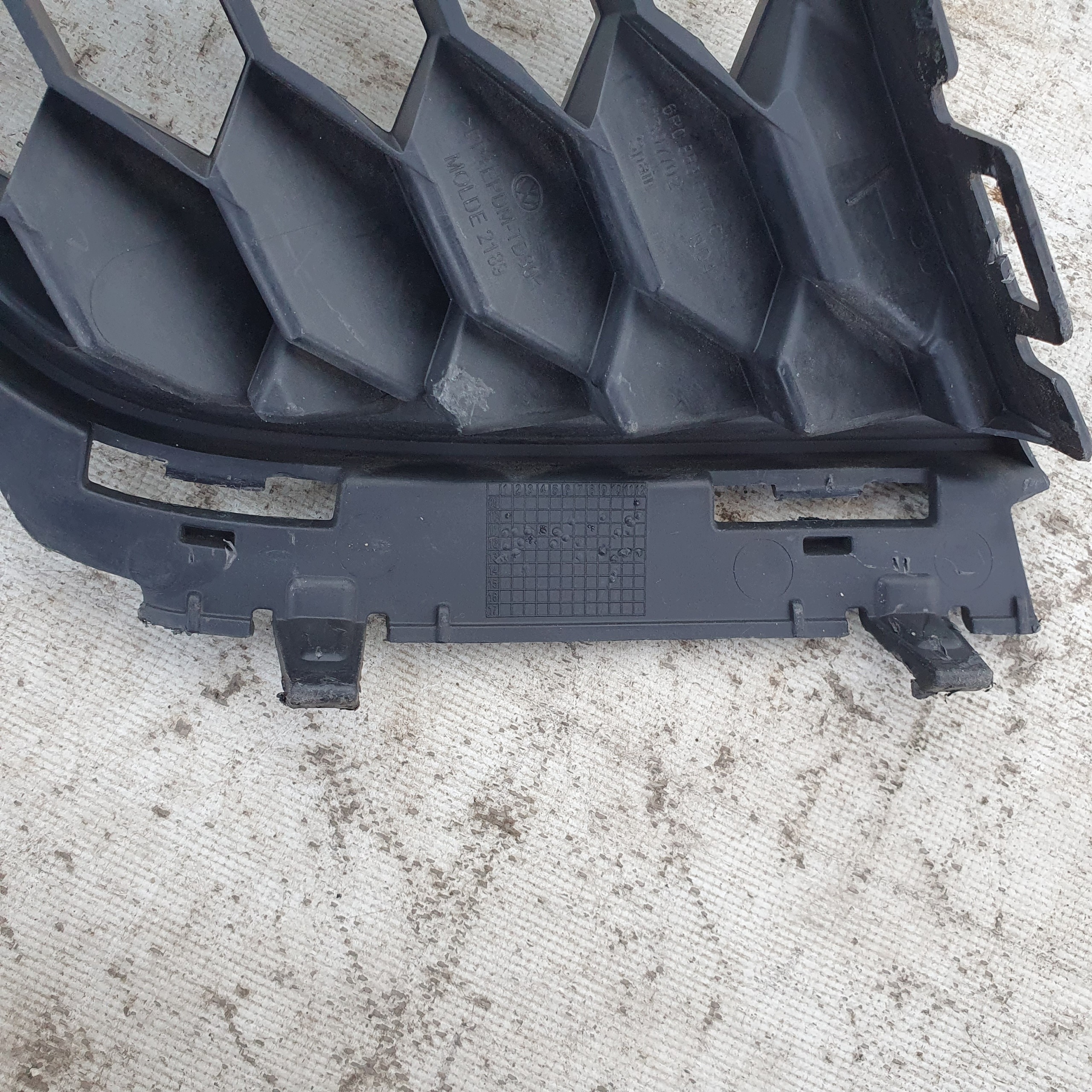 Rejilla Parachoques VW Polo V GTI 6R0853677C image 8