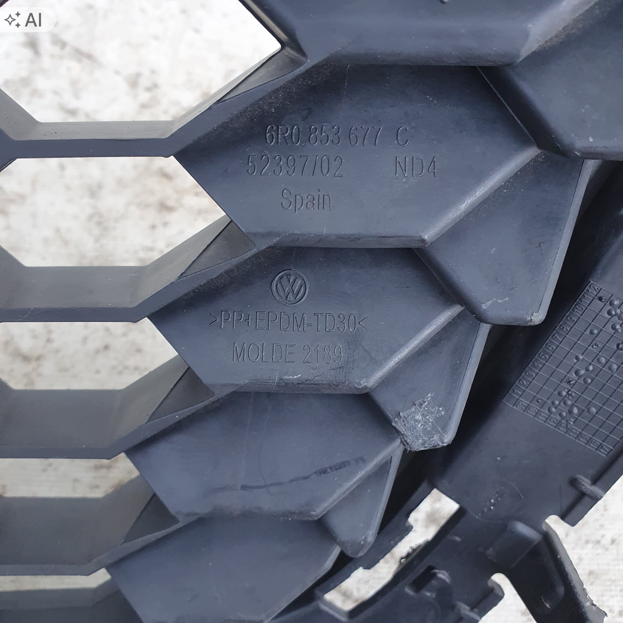 Rejilla Parachoques VW Polo V GTI 6R0853677C image 9
