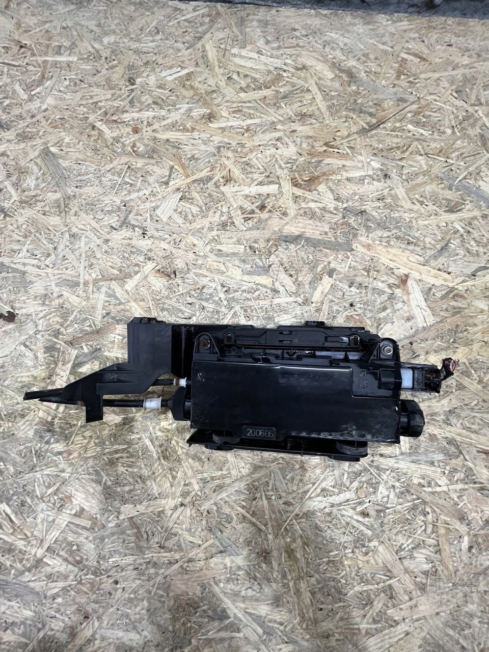 Sähköinen käsijarru RENAULT SCENIC II 05 8200522625
