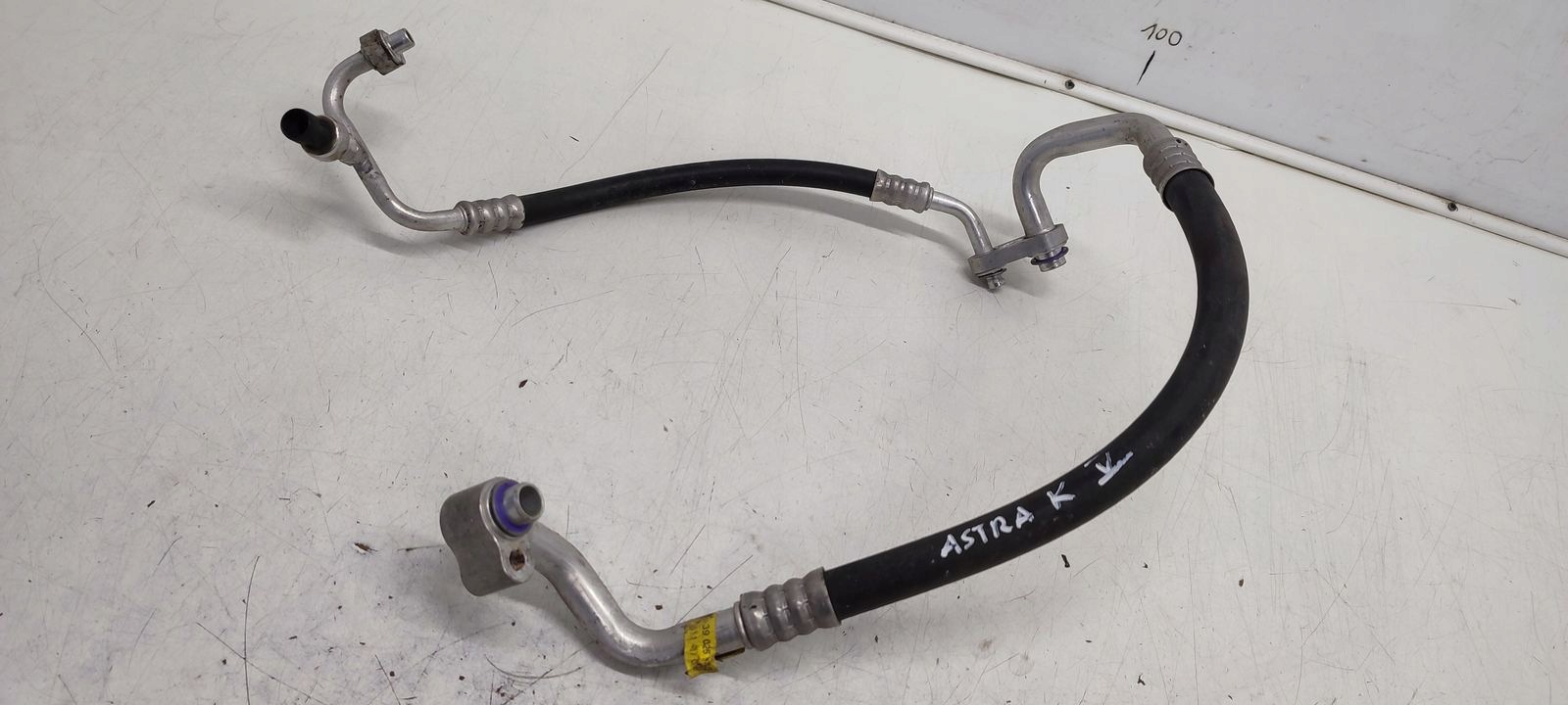 Opel Astra K ilmastointiputki 39025943 image 2