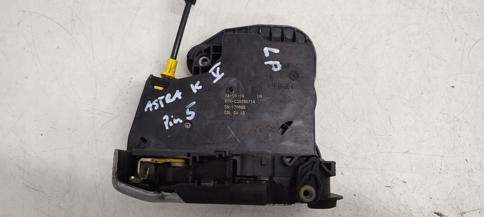 Opel Astra K lukko etuovi vasen
