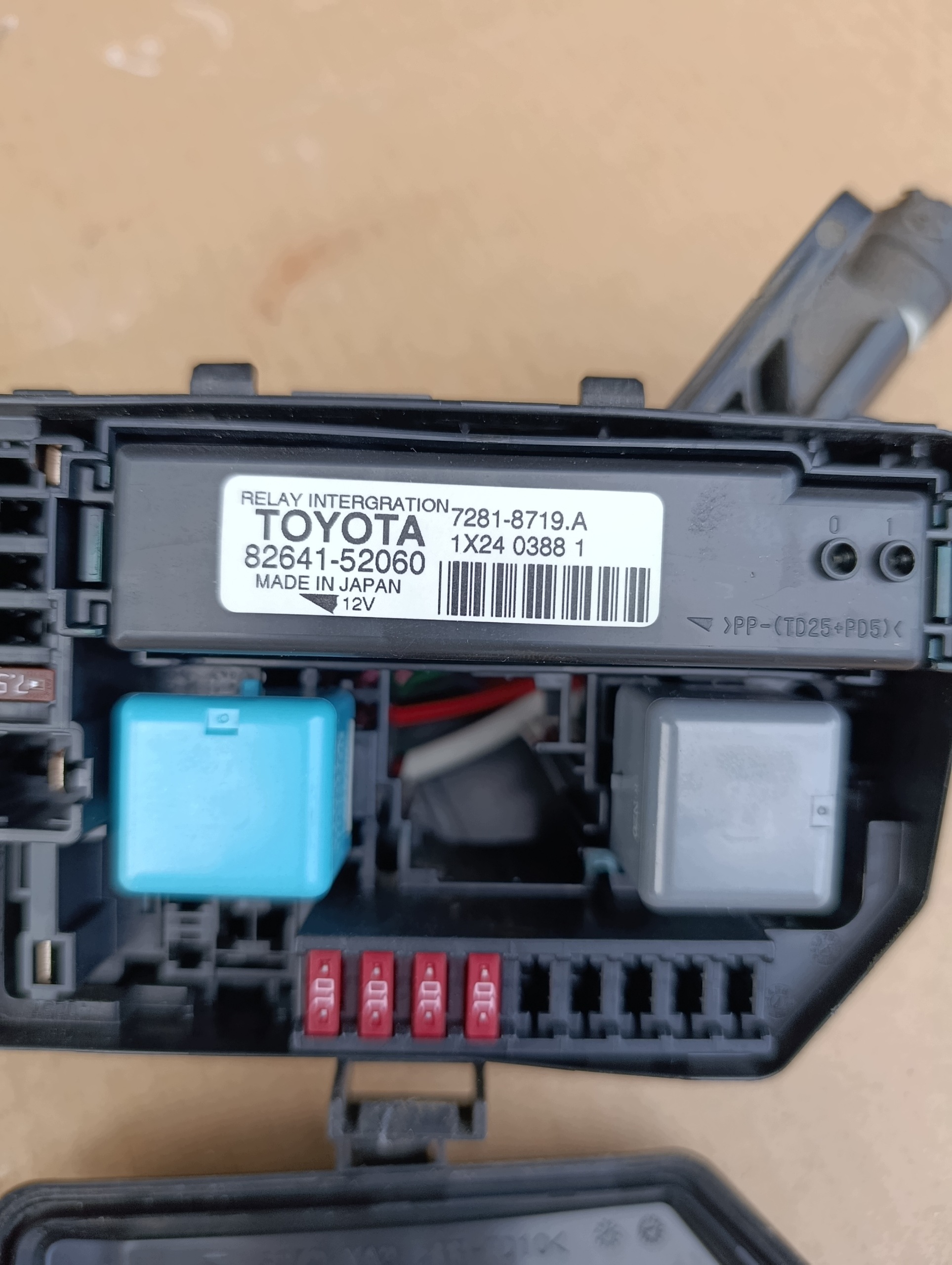 Zekeringkast Toyota Verso S 82641-52060 image 4