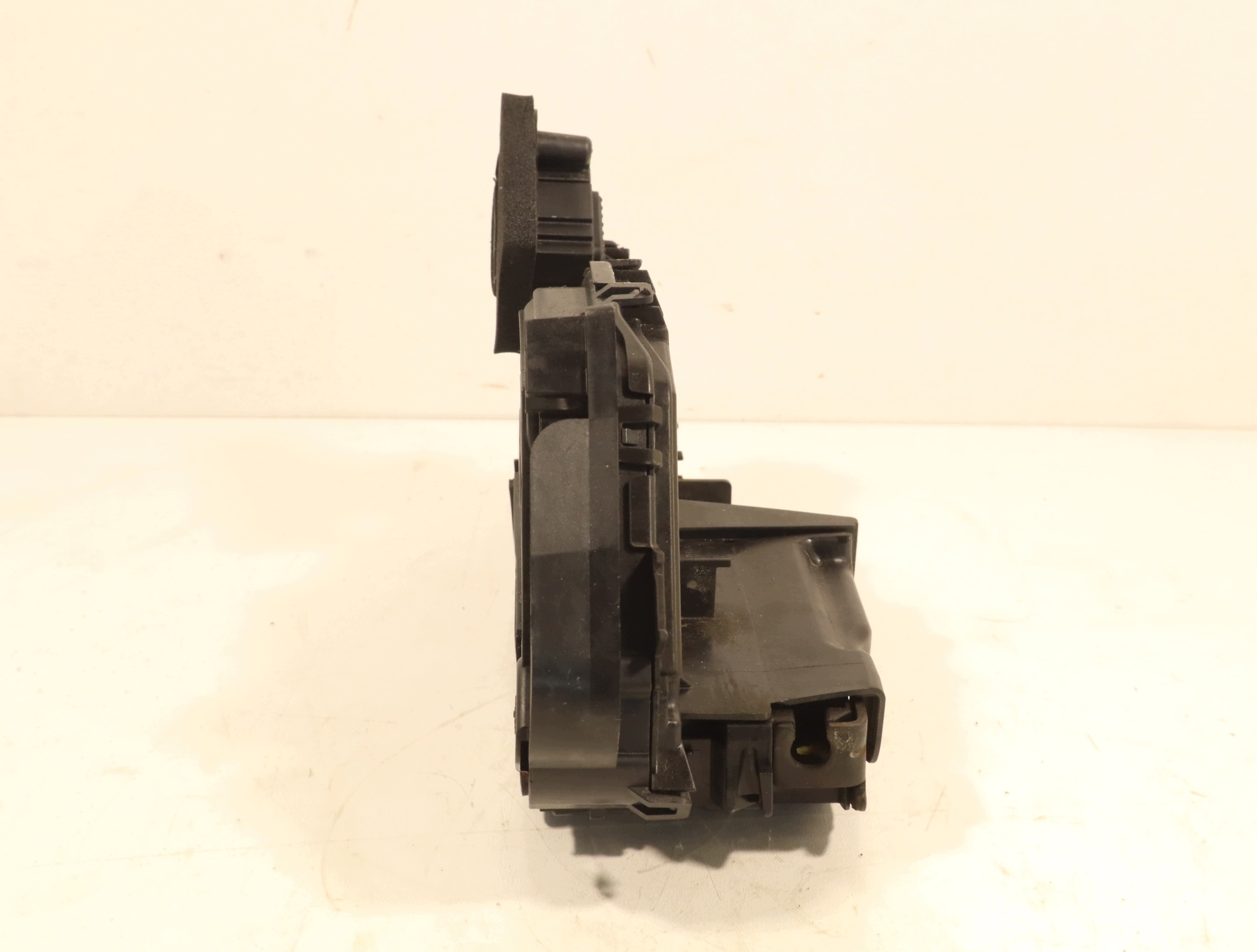 Vänster framdörrlås Skoda Rapid II Lift 46F1343R image 6