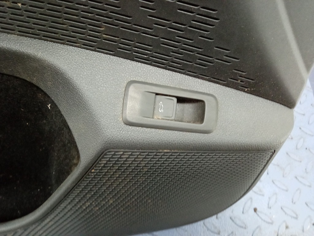 Skoda Octavia IV HB Türverkleidung vorne links OEM A-821312-5E4867013A