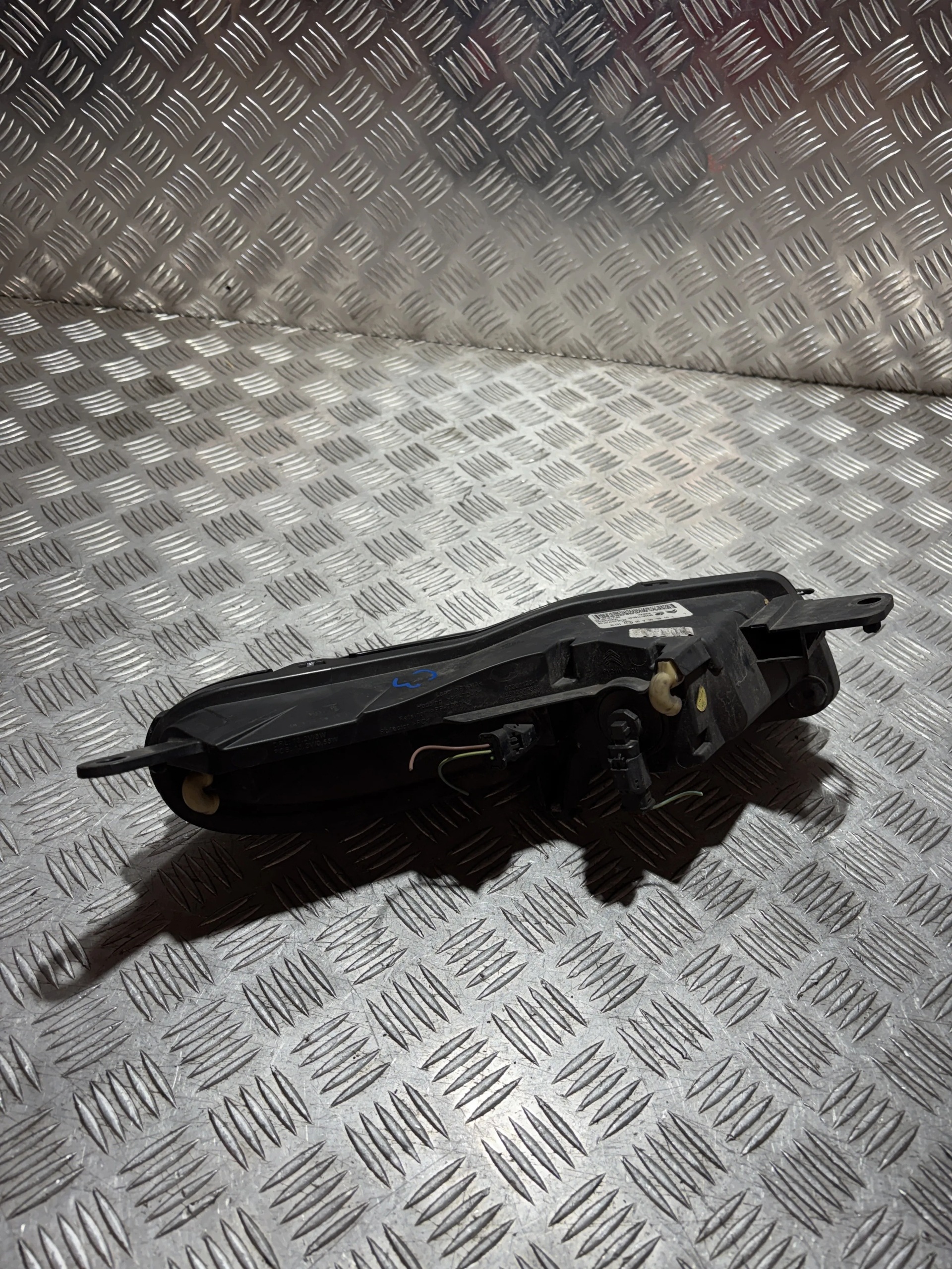 Etulyhty LED DRL Citroen C3 III 9820877780