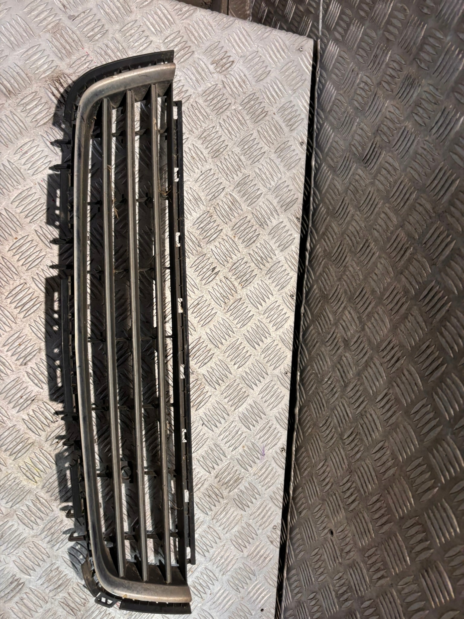 Grade do Para-choque Opel Astra III H Lift 13238553 image 2
