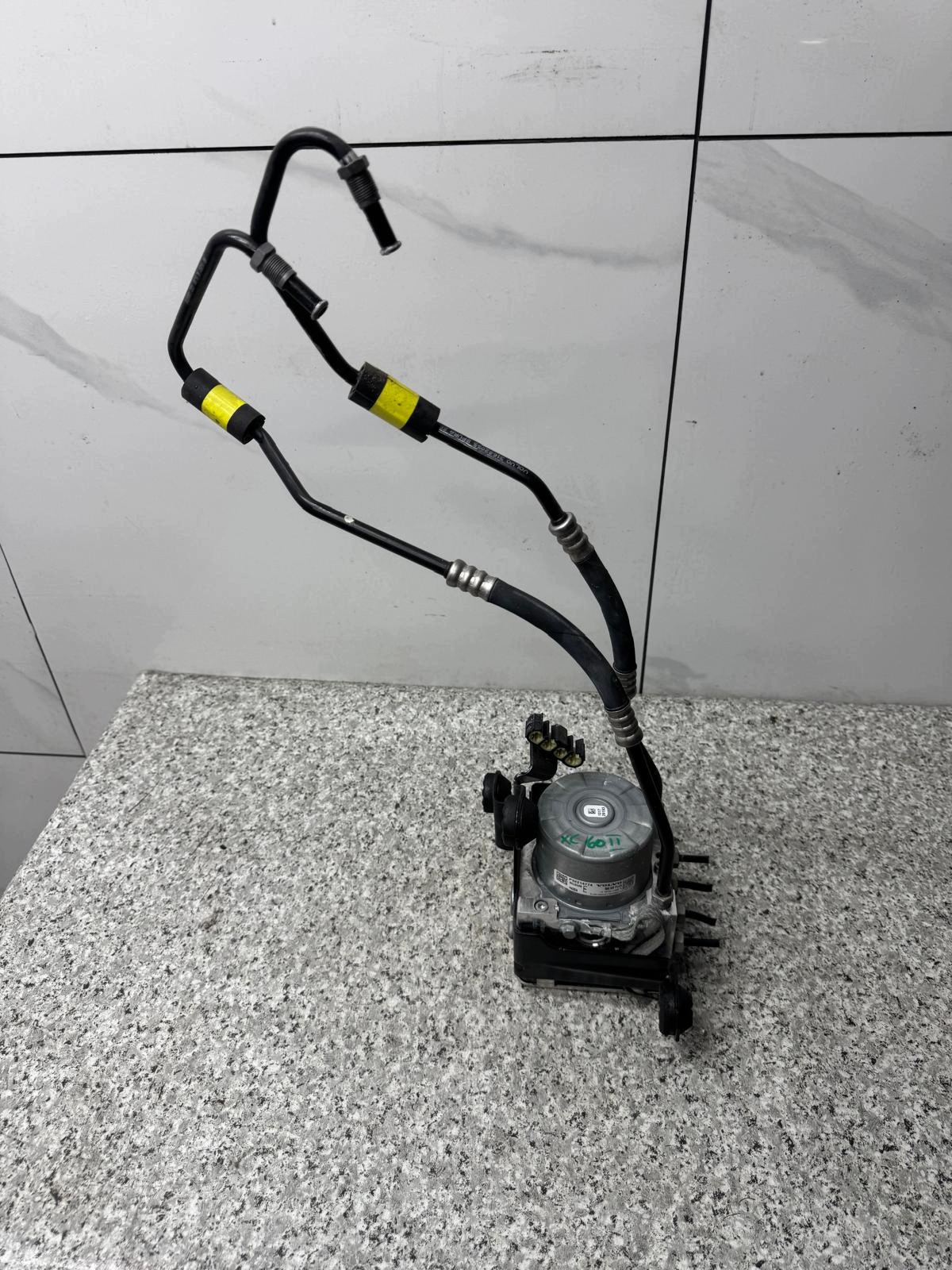 Pompe ABS Volvo XC60 II 2017- 32214774 image 2