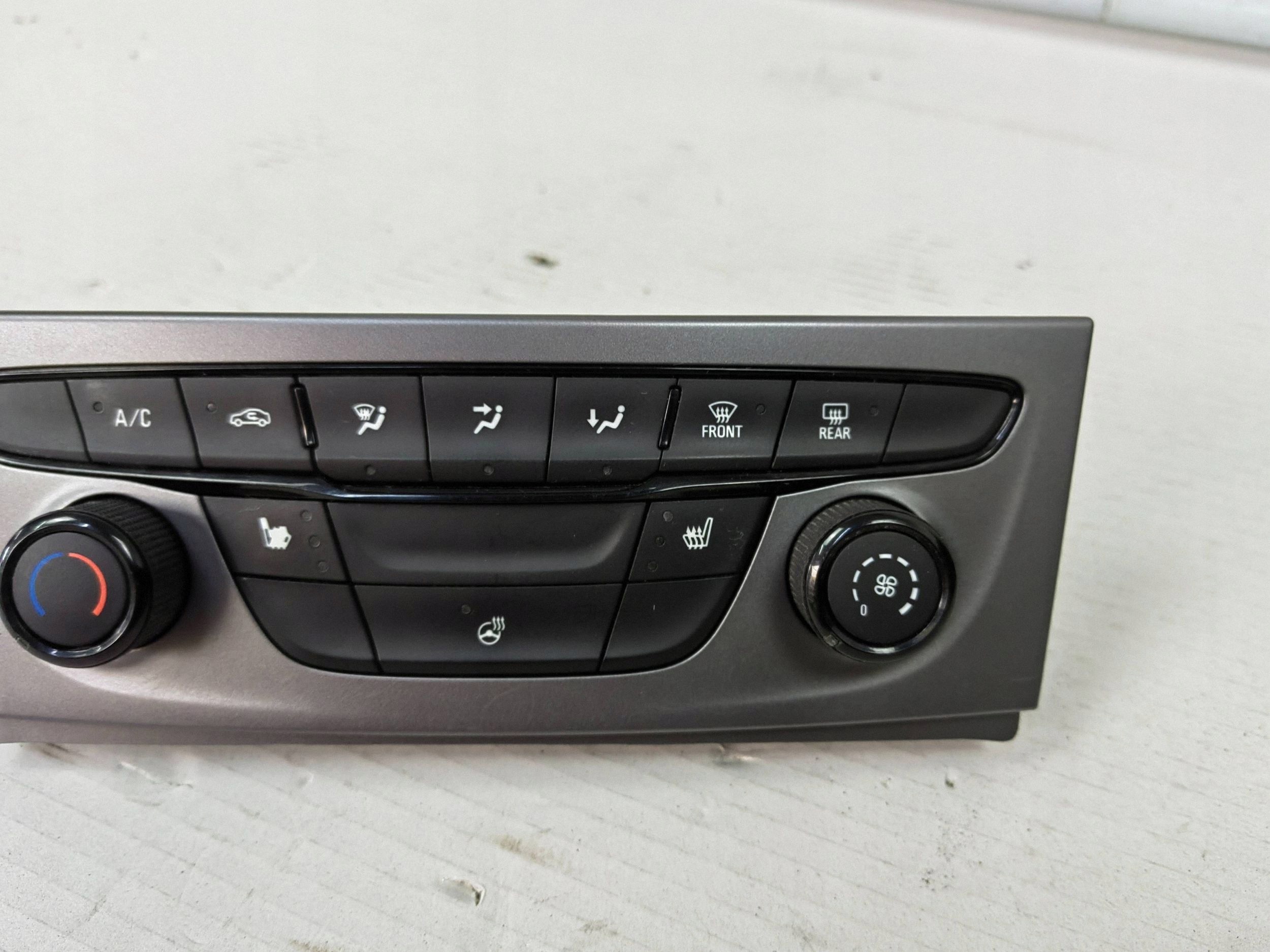 Opel Astra K V Climate Vent Panel 39042439 image 3