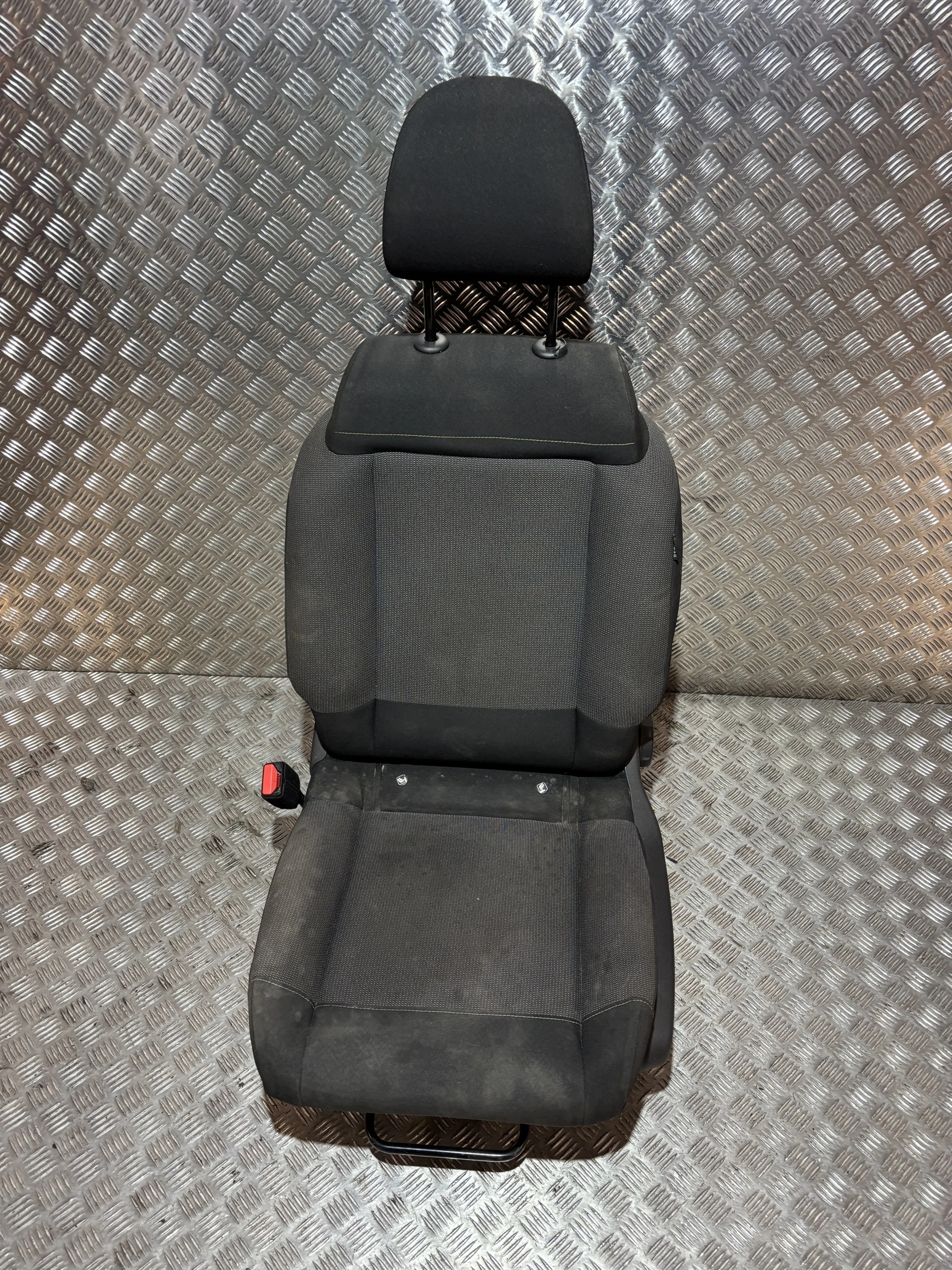Assento Dianteiro Esquerdo ISOFIX Citroen C3 III 16- image 2