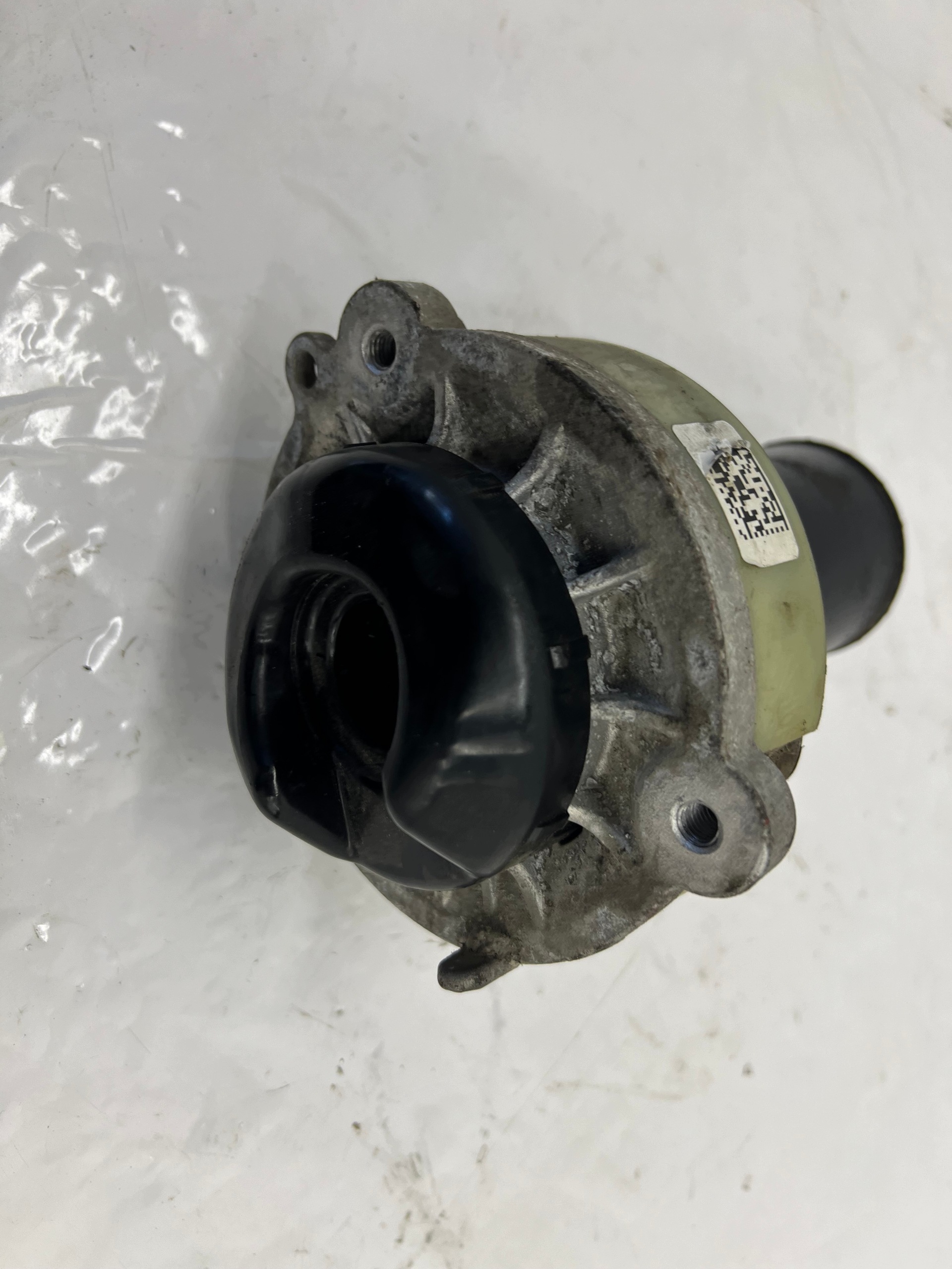 Front Right Top Strut Mount A4 B9 A5 8W0413333A