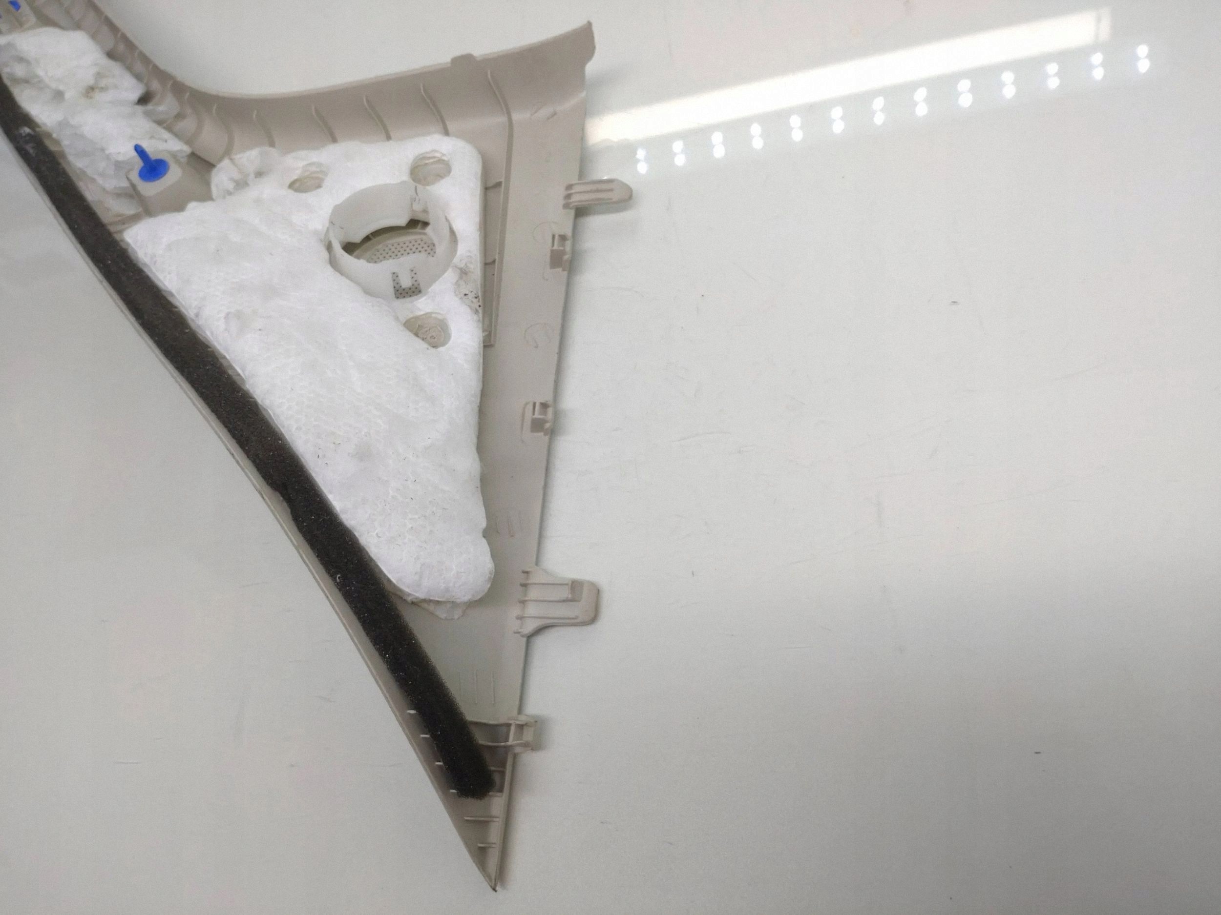 Cache montant A Ford Transit Courier 2019 ET76B03199BGN image 4