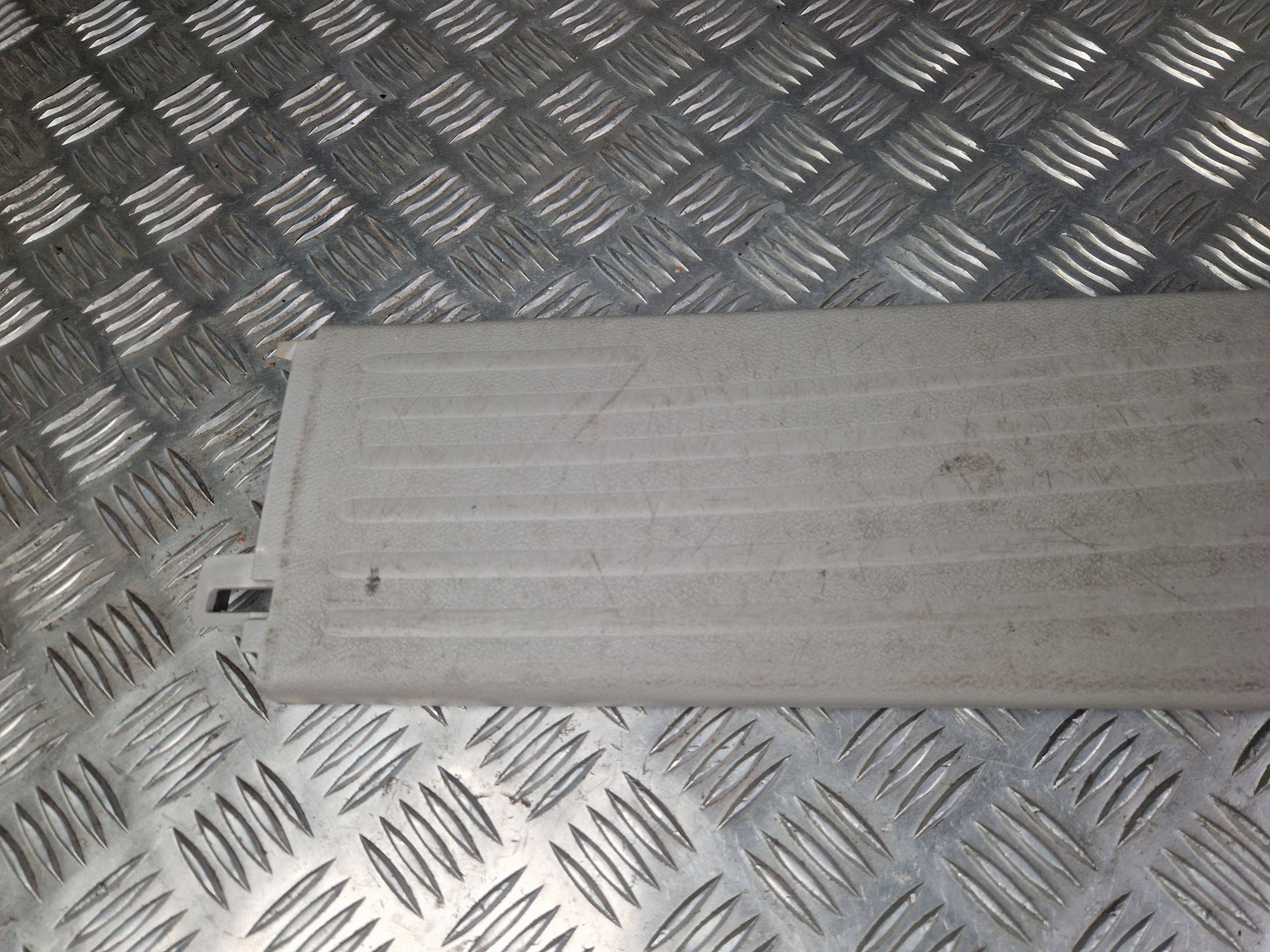 Chrysler 5RH87PD2AC Liukuoven kaiuttimen ritilä