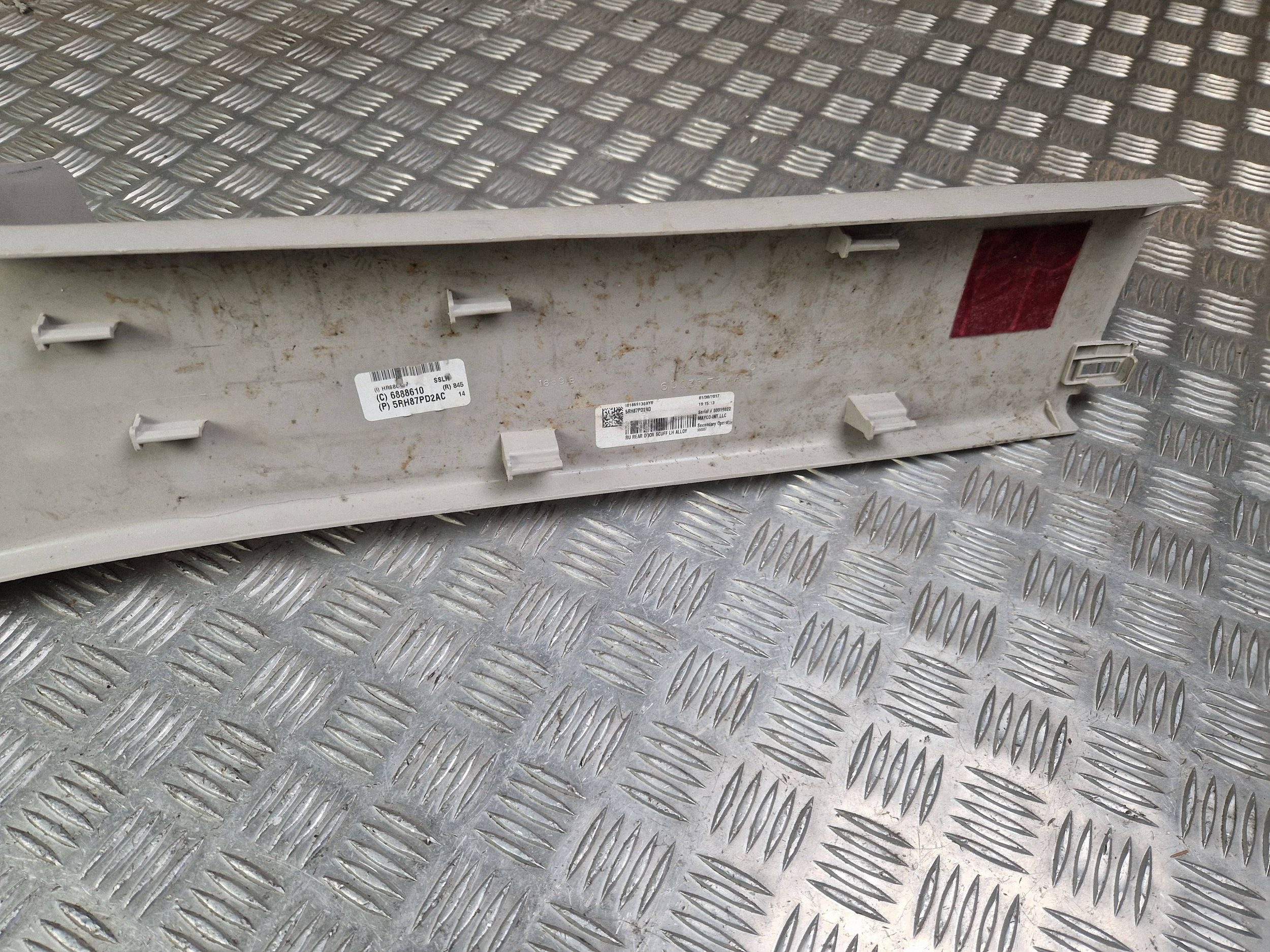 Linker Deurpaneel Luidsprekerkap Chrysler 5RH87PD2AC image 9