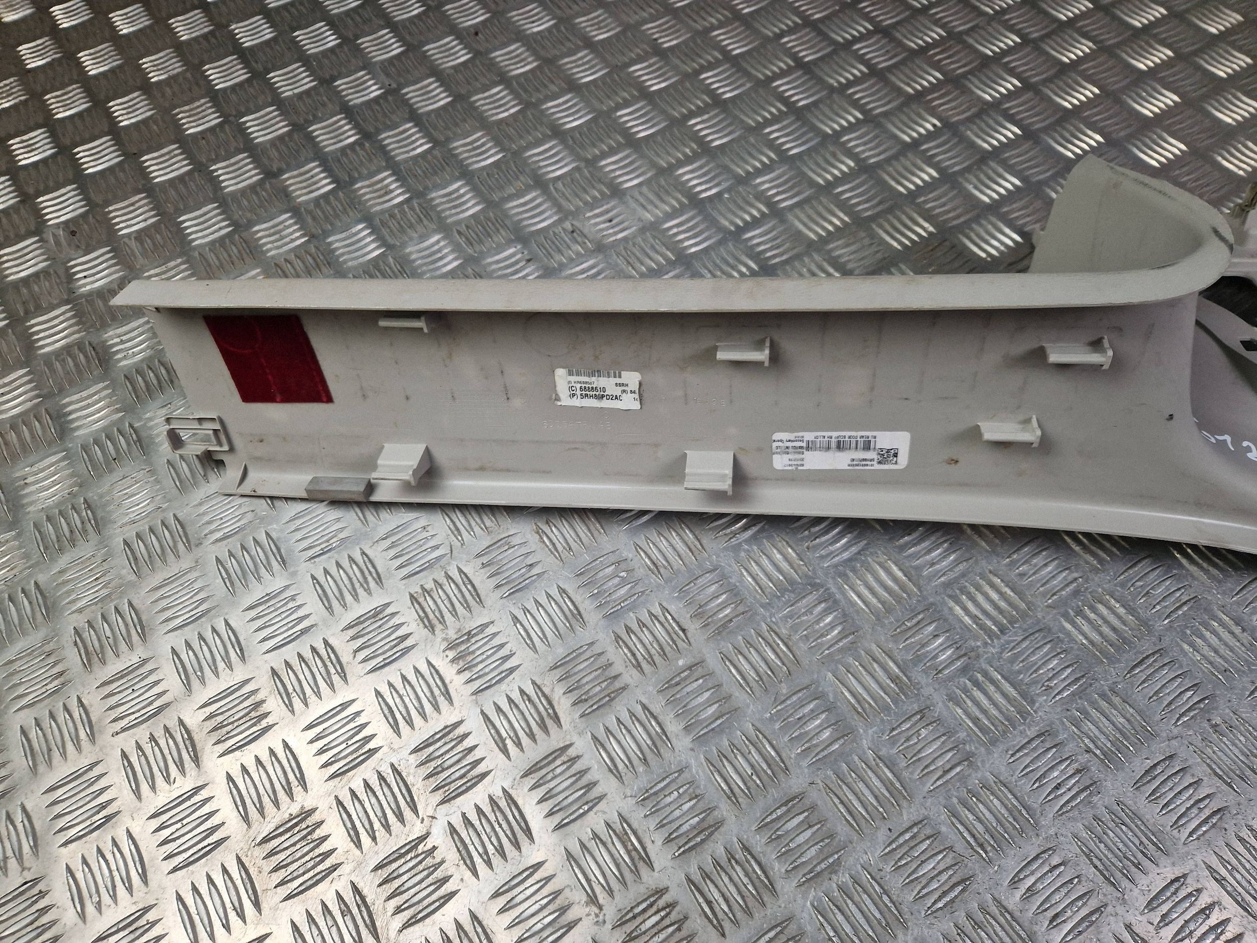Högtalargaller skjutdörr höger Chrysler 6DQ34TRMAB image 6