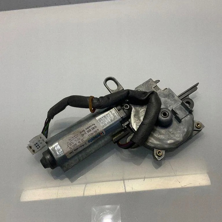 Moteur de toit ouvrant Mercedes Classe E W211 (2006-2009) image 2