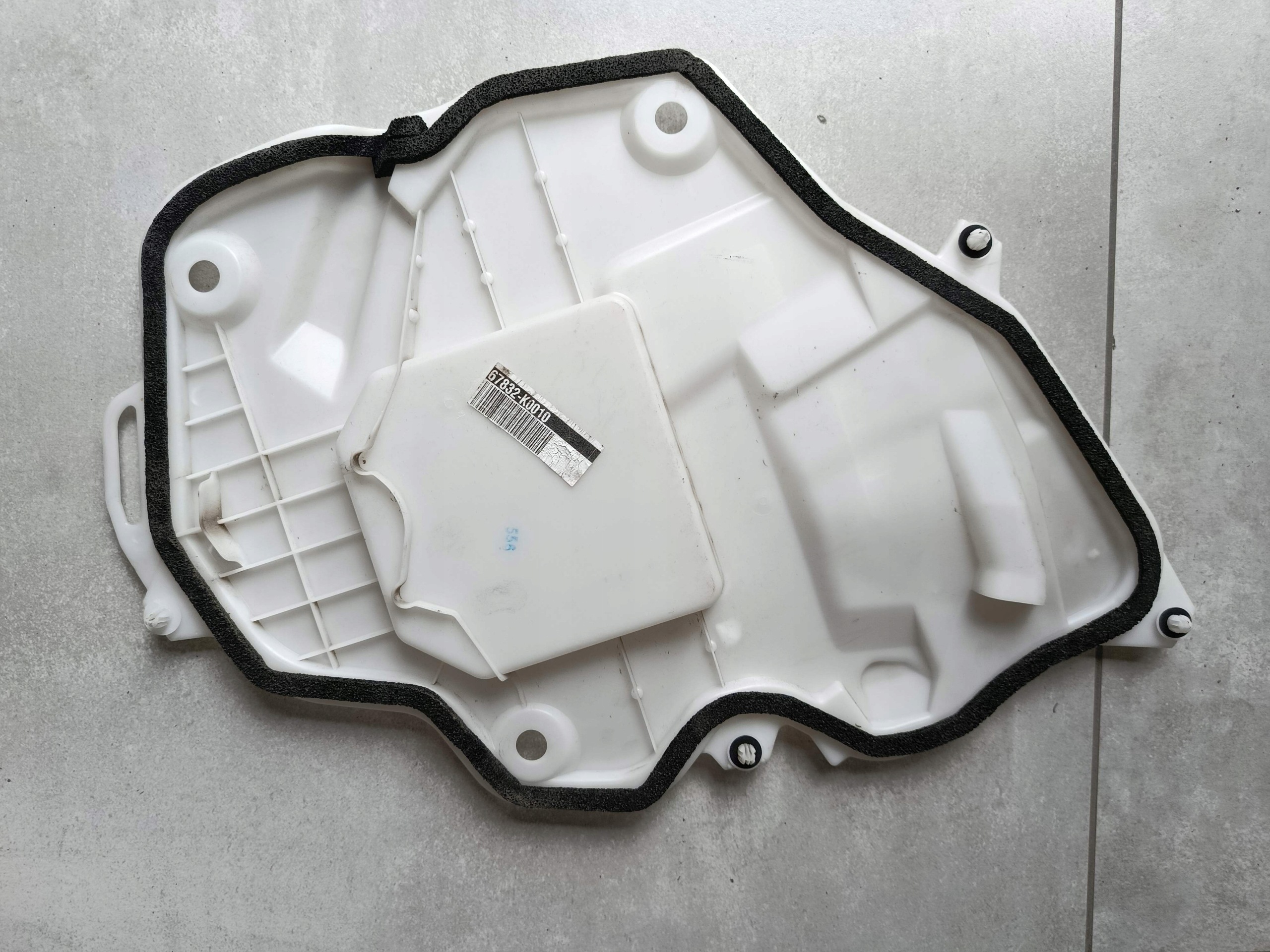 Cache de porte avant gauche Yaris IV 67832-K0010 image 2