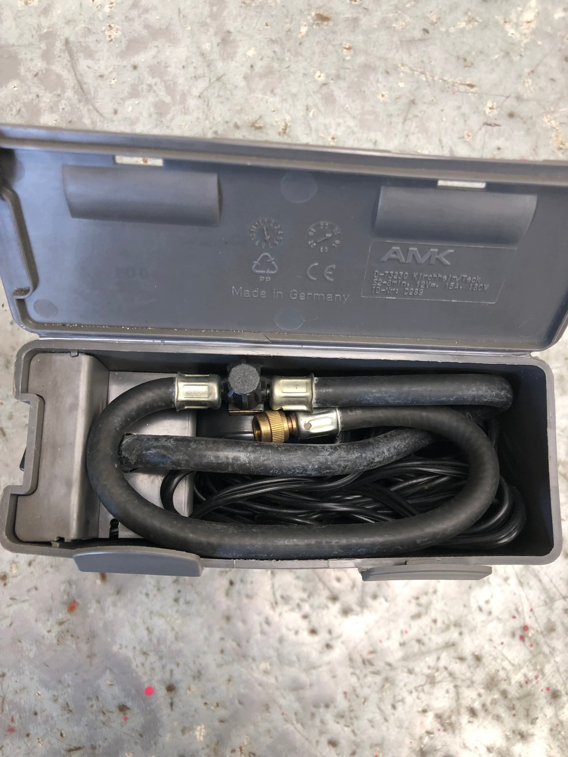 Audi A4 B7 kompressoripumppu 8P0012615B