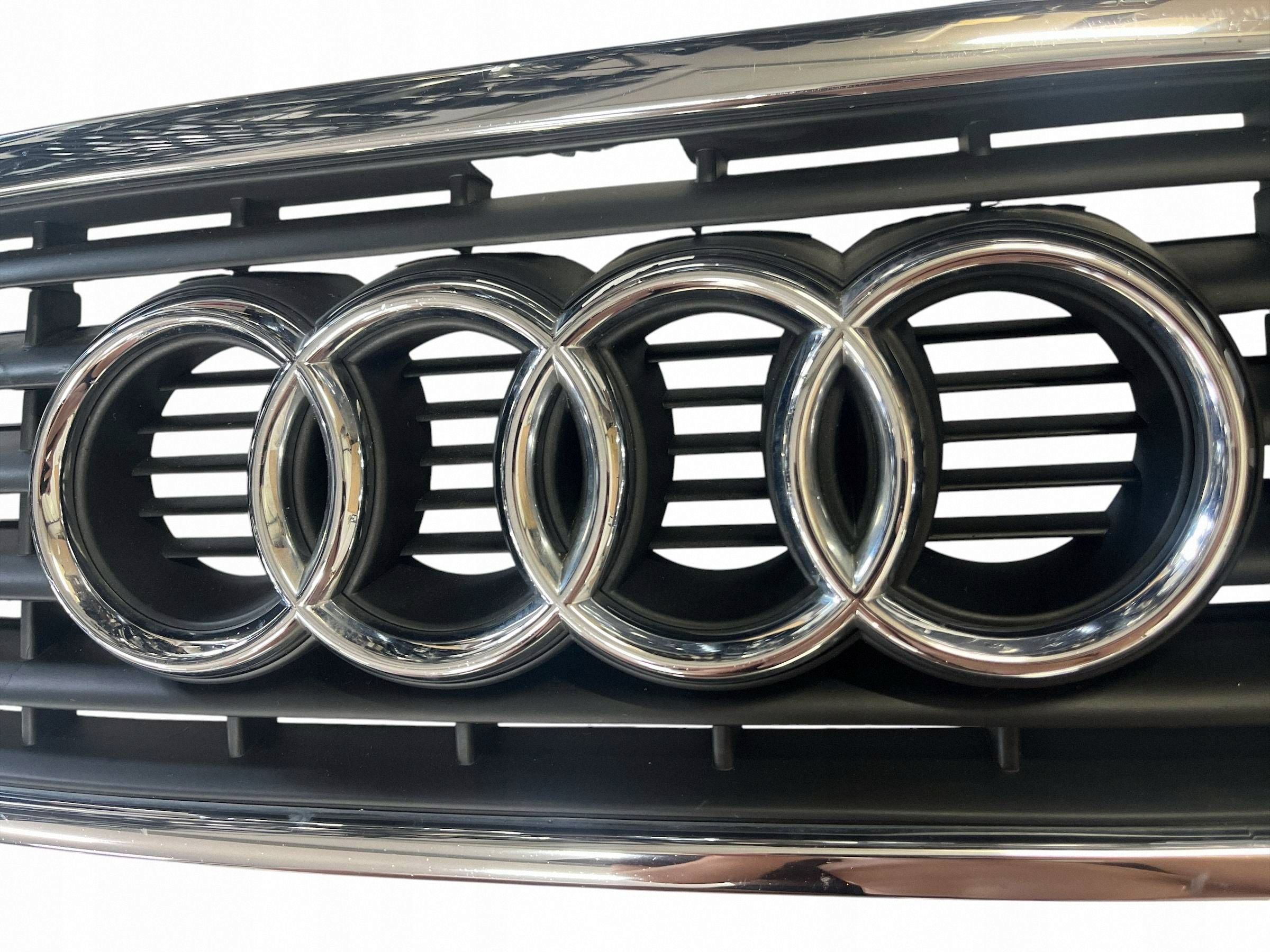 Calandre Audi OE 4D0853651N d'occasion image 4