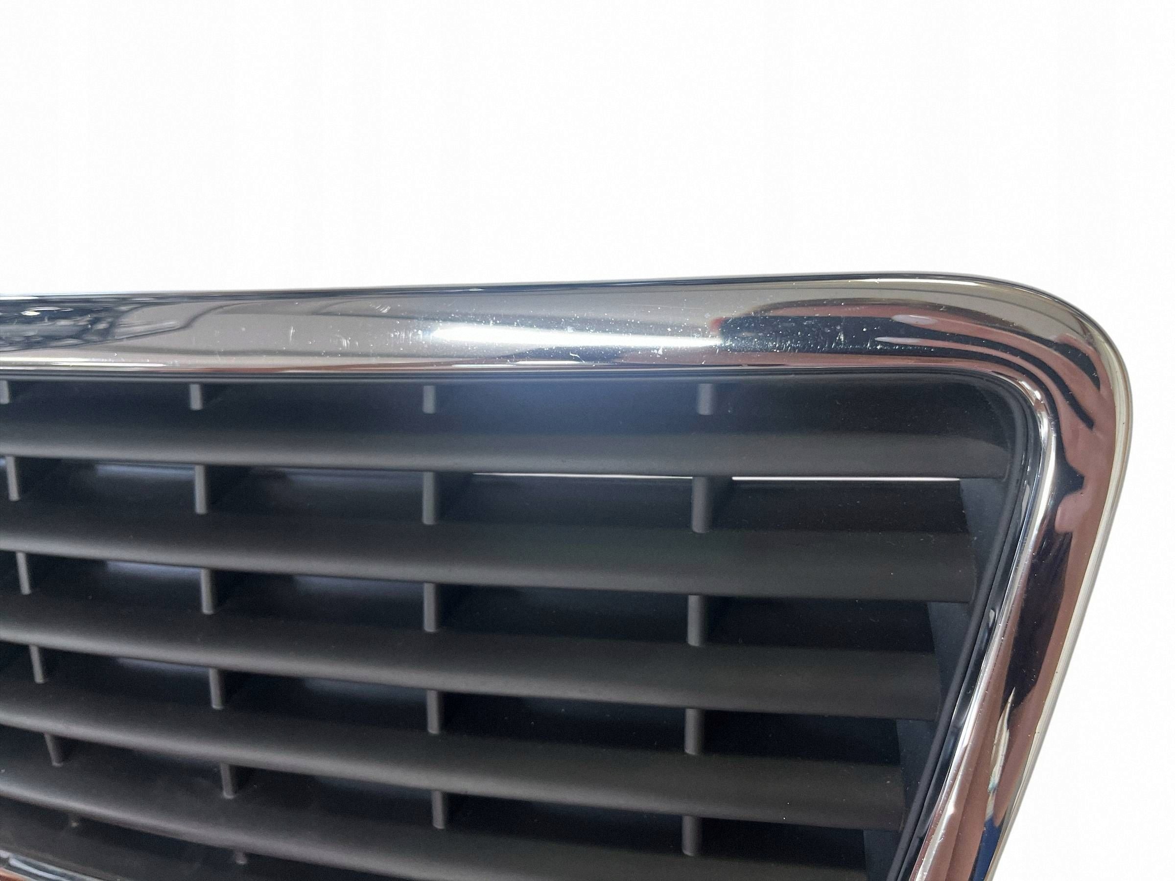 Calandre Audi OE 4D0853651N d'occasion image 6