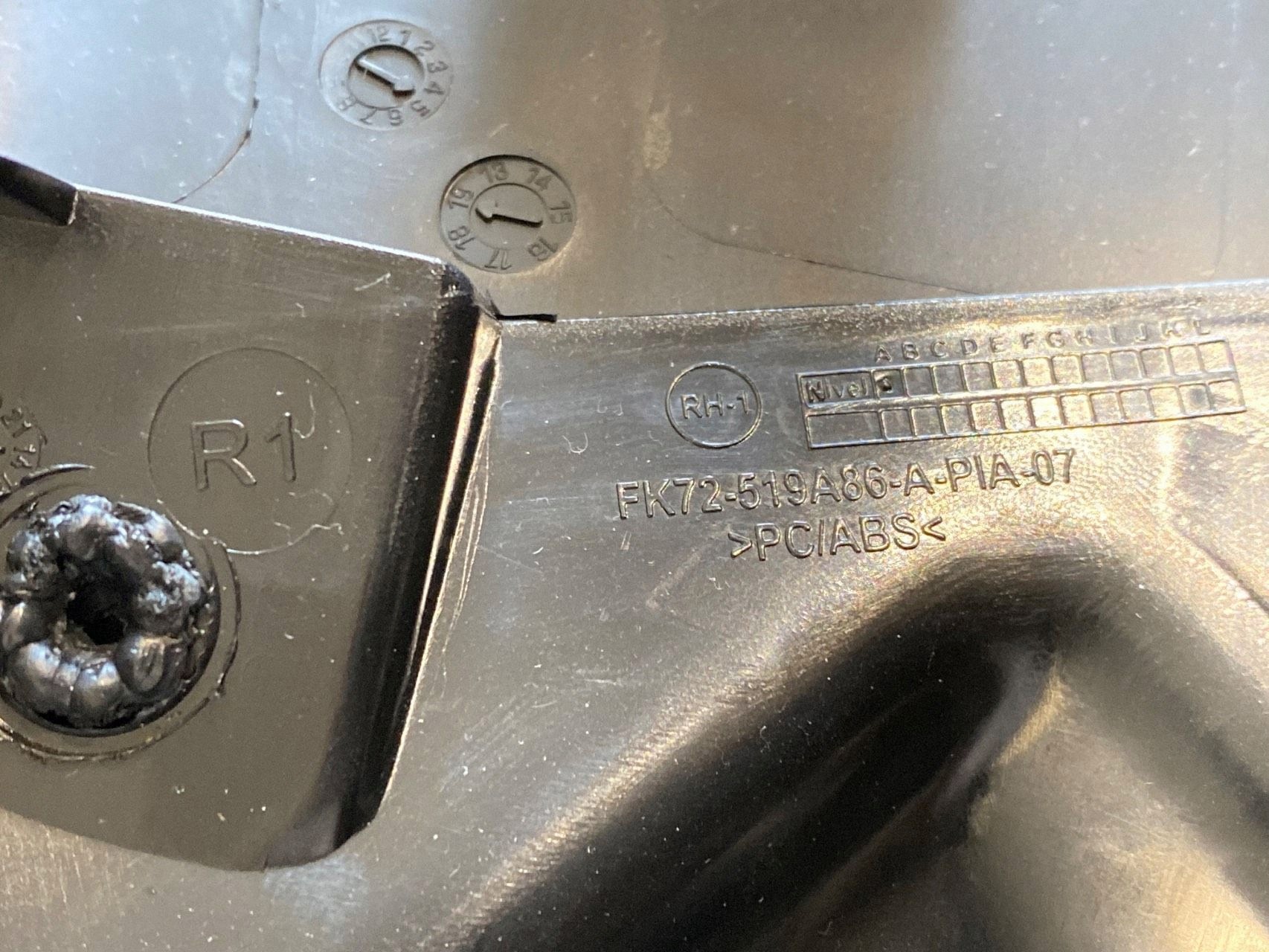 Säulenverkleidung oben rechts Land Rover Discovery Sport FK72519A86A image 5
