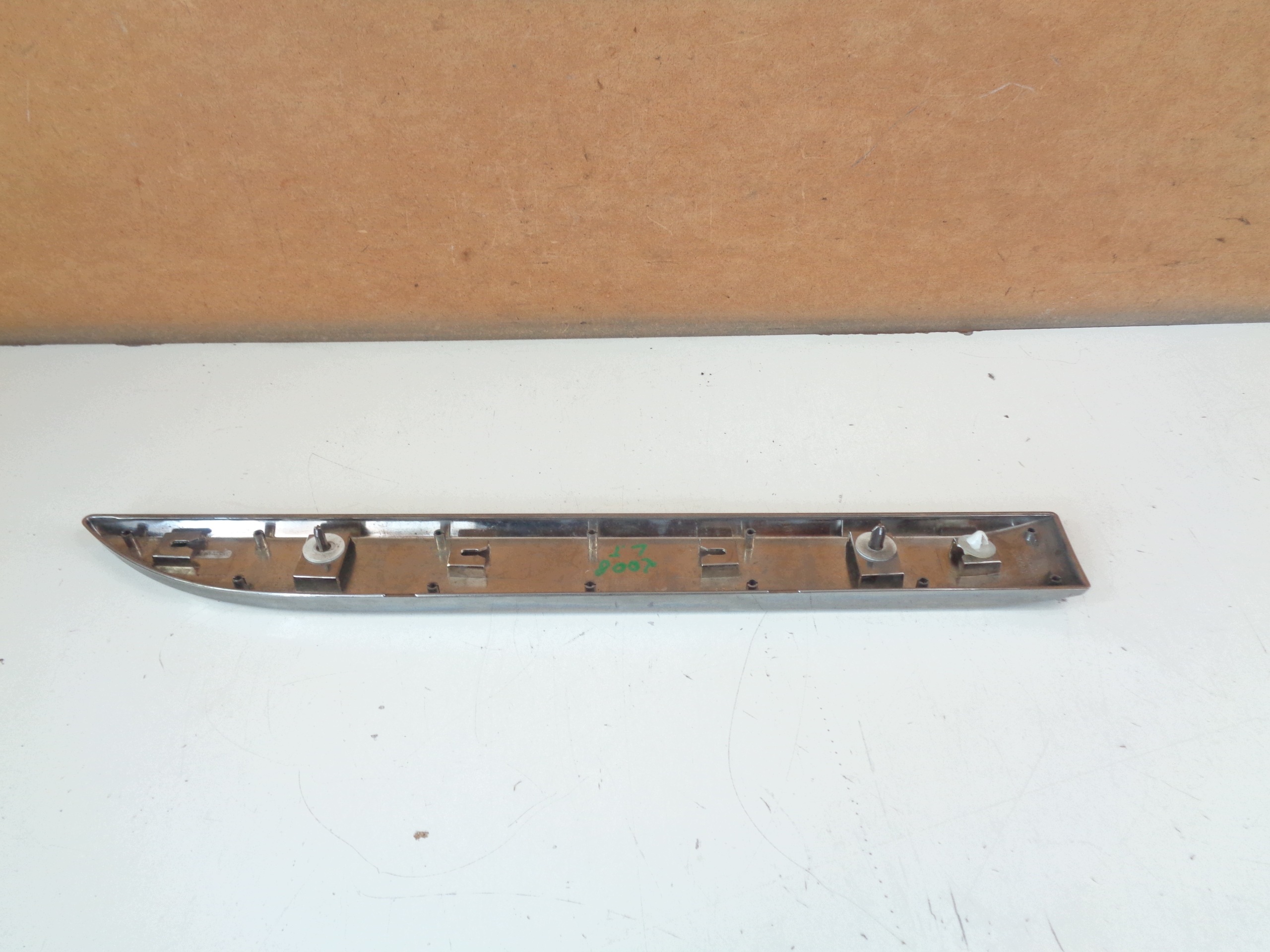 Moldura Cromada Peugeot 2008 Izquierda Trasera OEM 9806391977 image 3