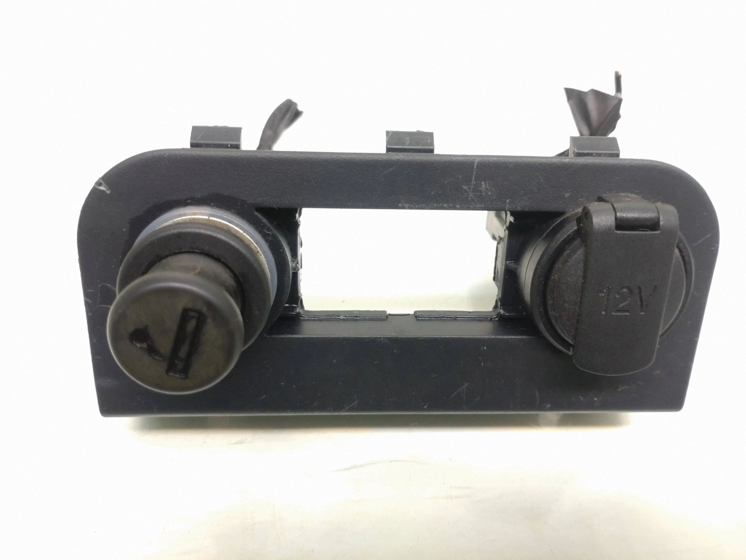Isqueiro USB e AUX para Kia Rio III Lift 84762-1W051 image 2