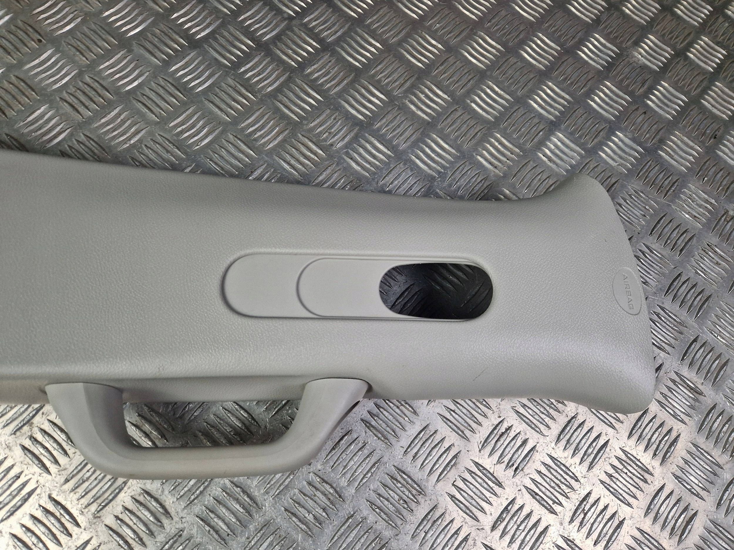 Chrysler Pacifica 2018 Montant B Avant Droit OEM 6EK221D2AC image 4