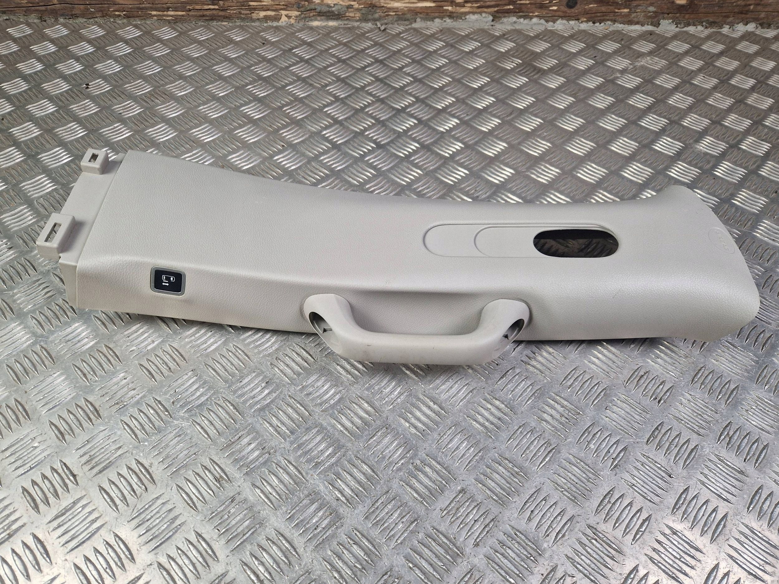 Chrysler Pacifica 2018 Montant B Avant Droit OEM 6EK221D2AC image 5