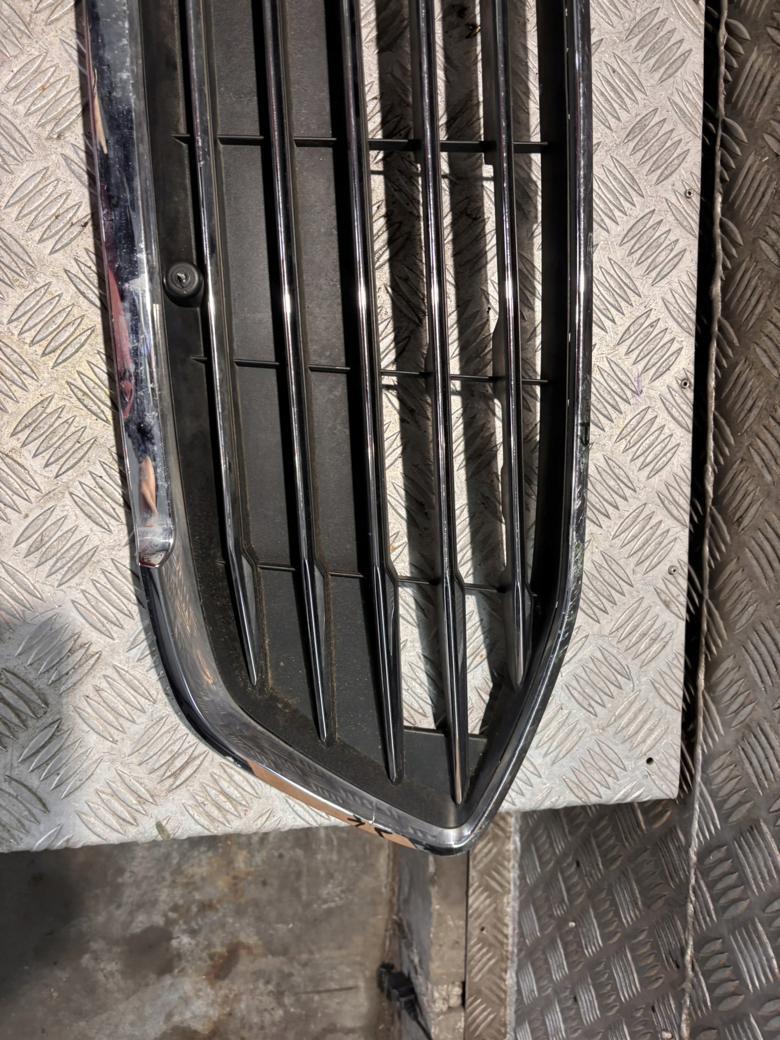 Säleikkö kromilistalla Ford Focus MK4 2018-2023