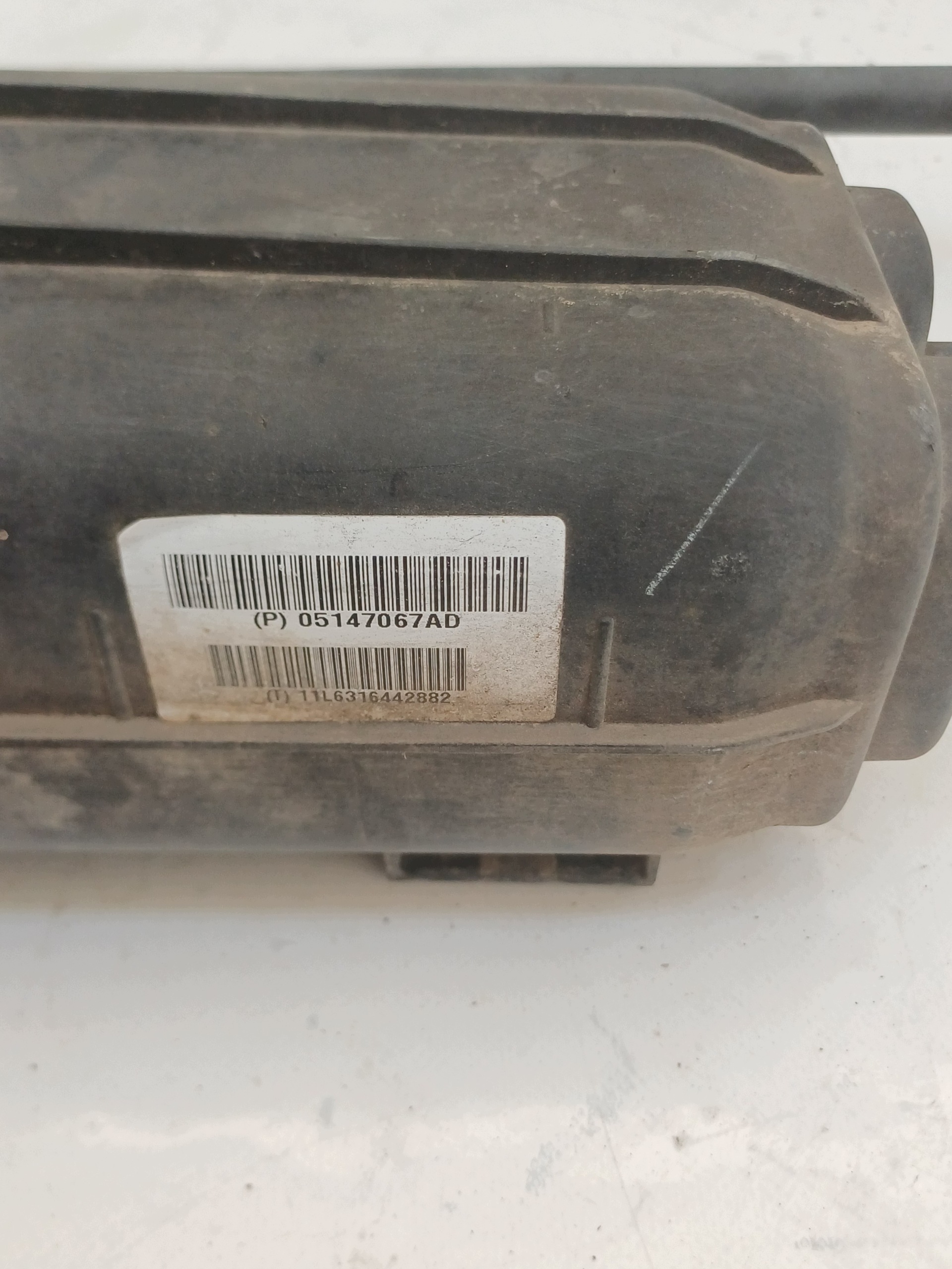 Filtro de carbón activo Dodge RAM V 05147067AD image 6