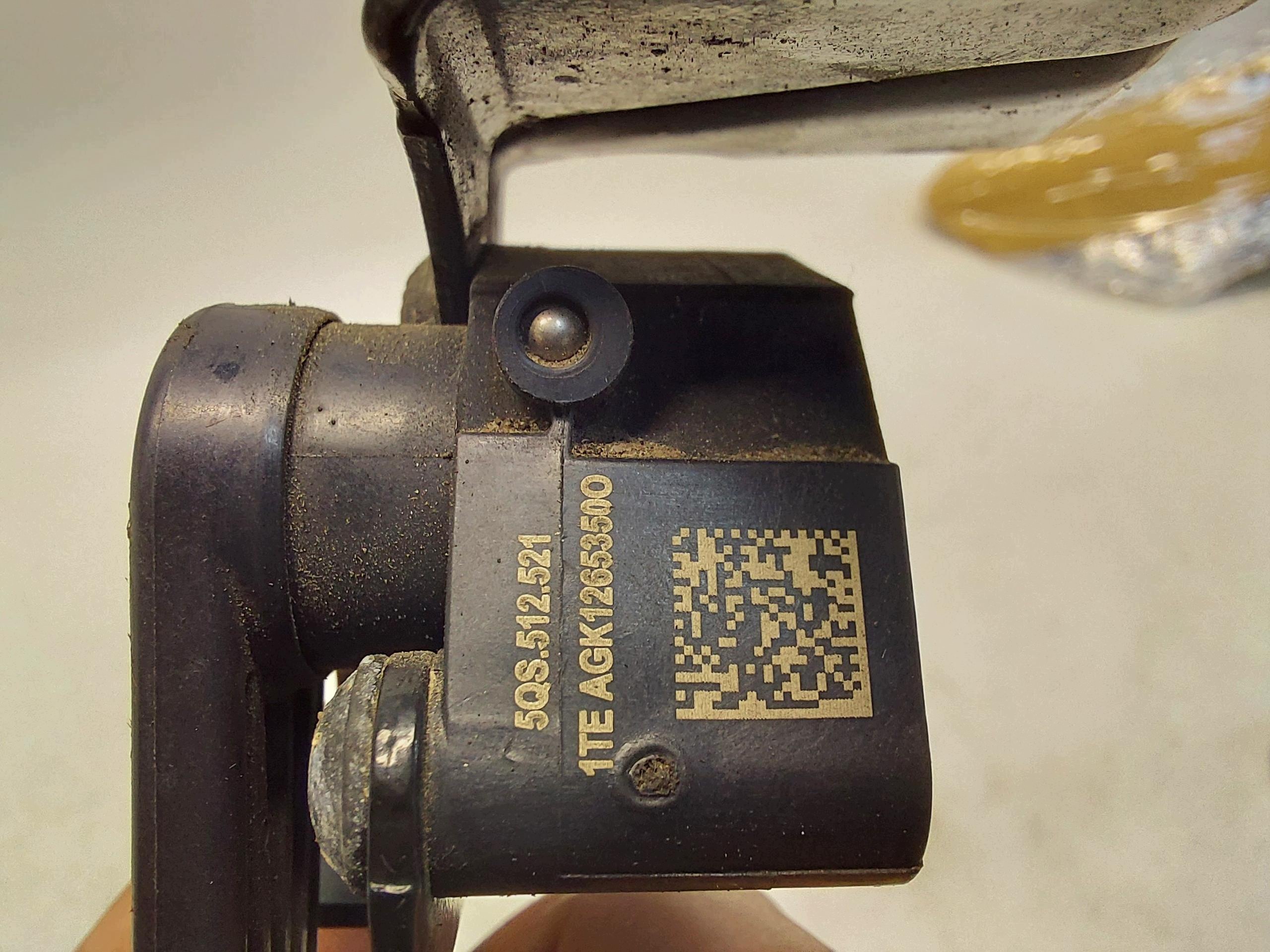 VW Passat B9 Scheinwerfer-Niveausensor links hinten image 4