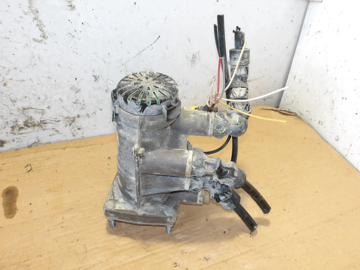 Vanne EBS Renault Range T K037886 image 2