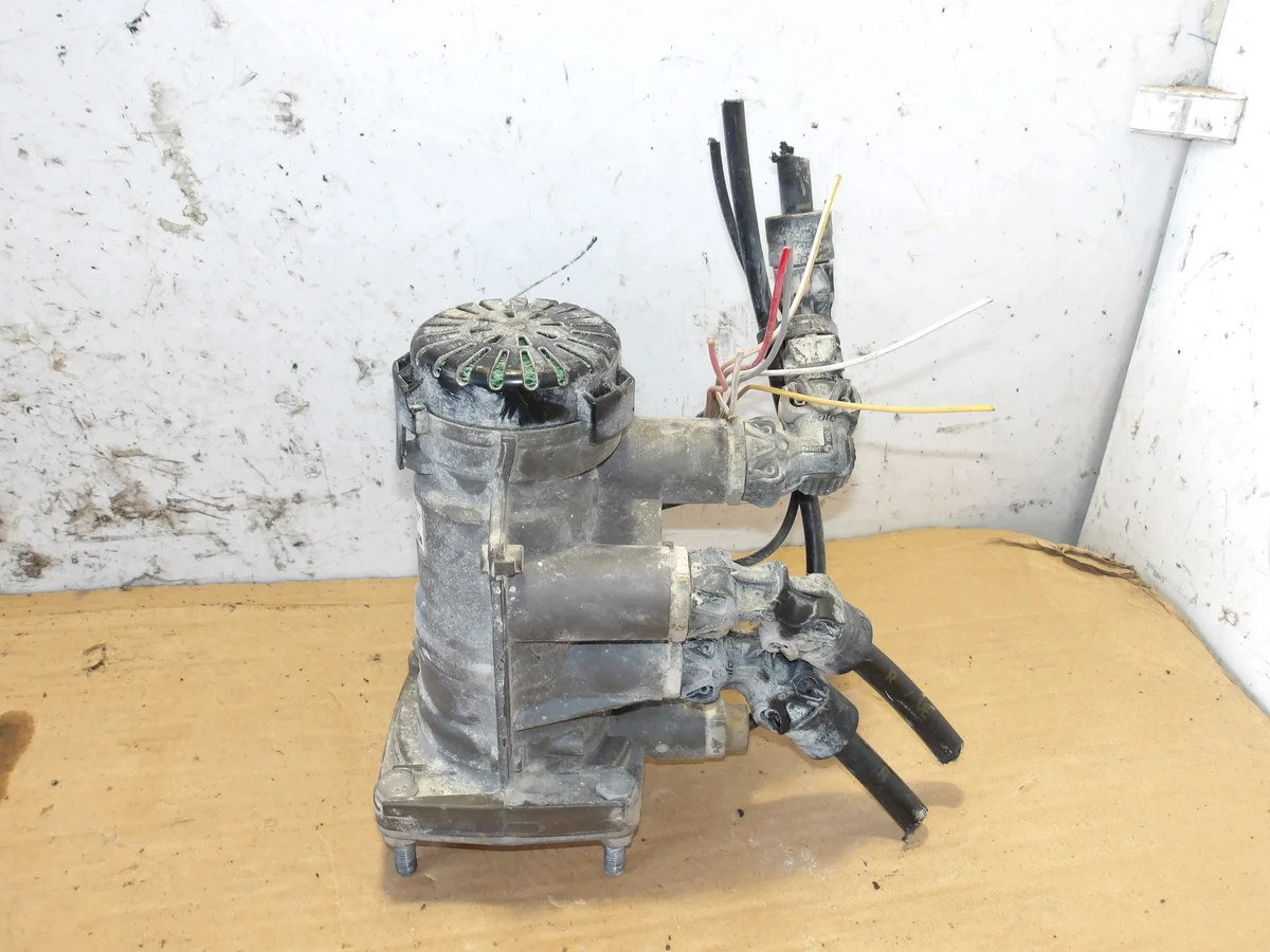 Vanne EBS Renault Range T K037886 image 5