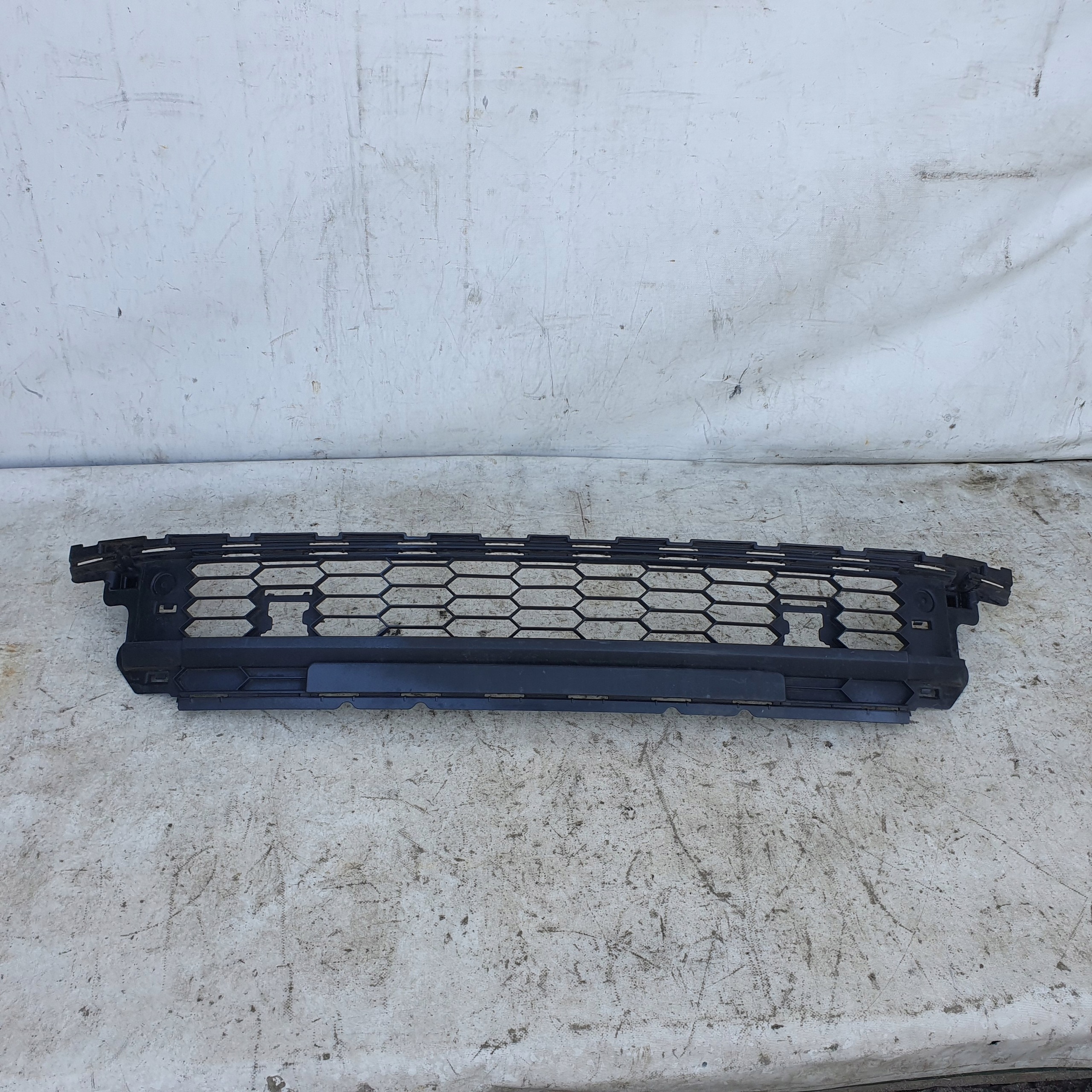 Skoda Kodiaq 24 etusäleikkö 565853677E