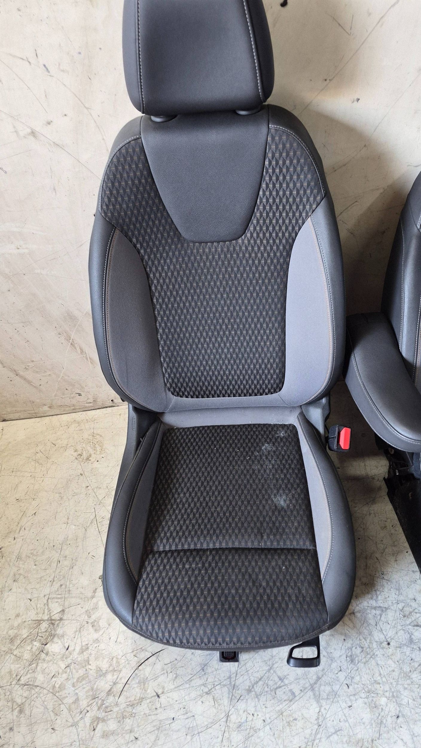 Opel Crossland X 2017 etumatkustajan istuin, OEM XRA7086 image 2