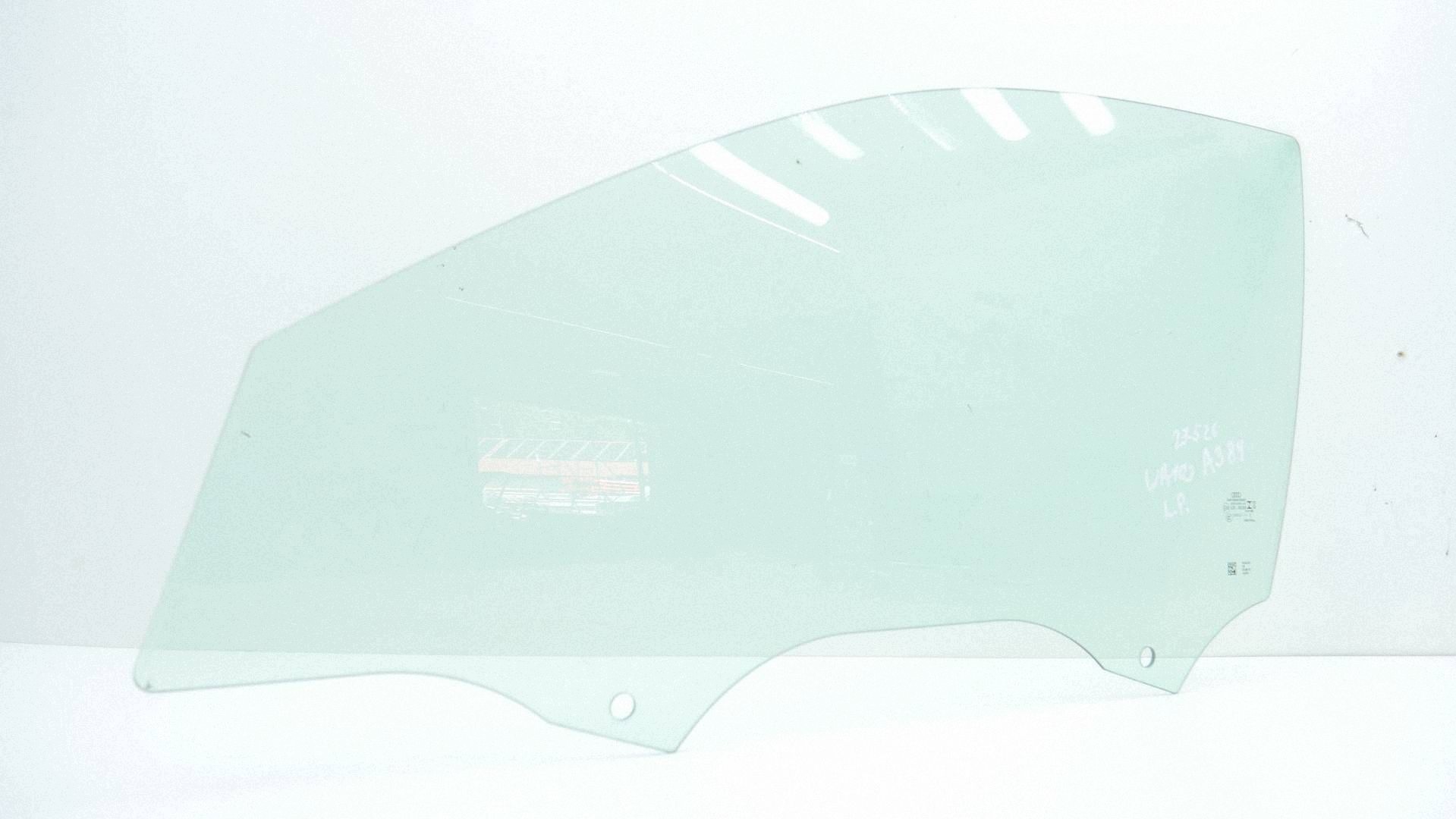 Sivulasi etu vasen Audi A3 S3 8Y 2021 WAH45494