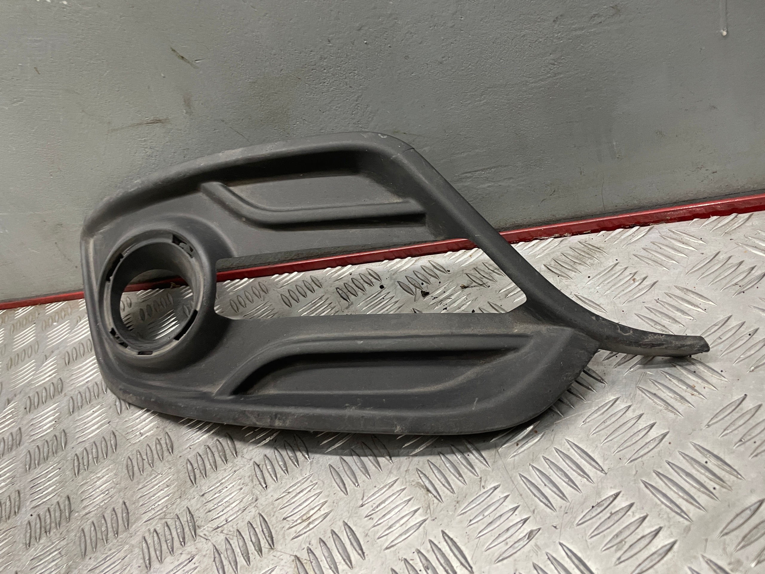 Etusäleikön oikea osa Renault Megane III image 3