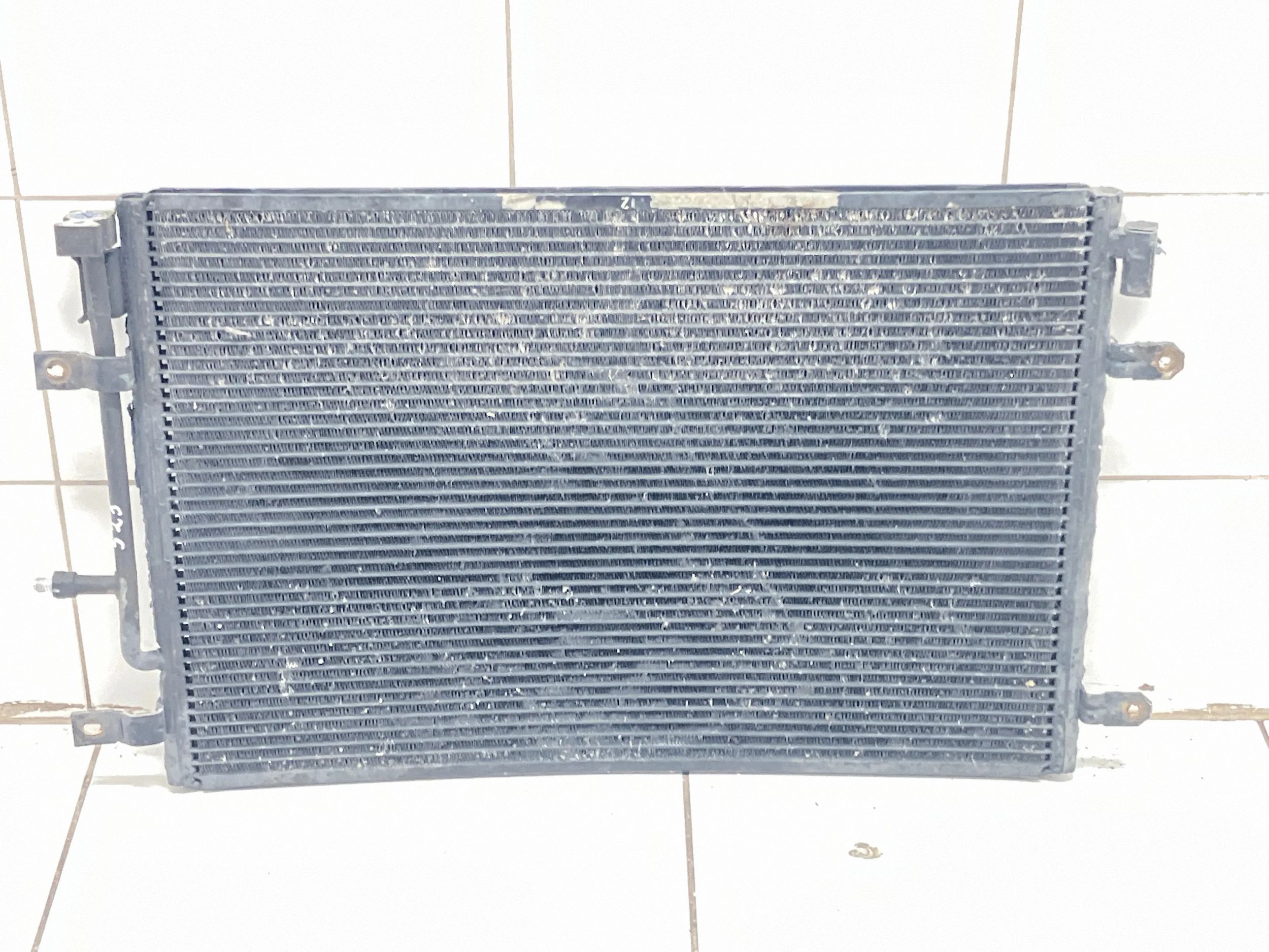 Condenseur de clim AUDI A4 B7 8E0260401H image 2