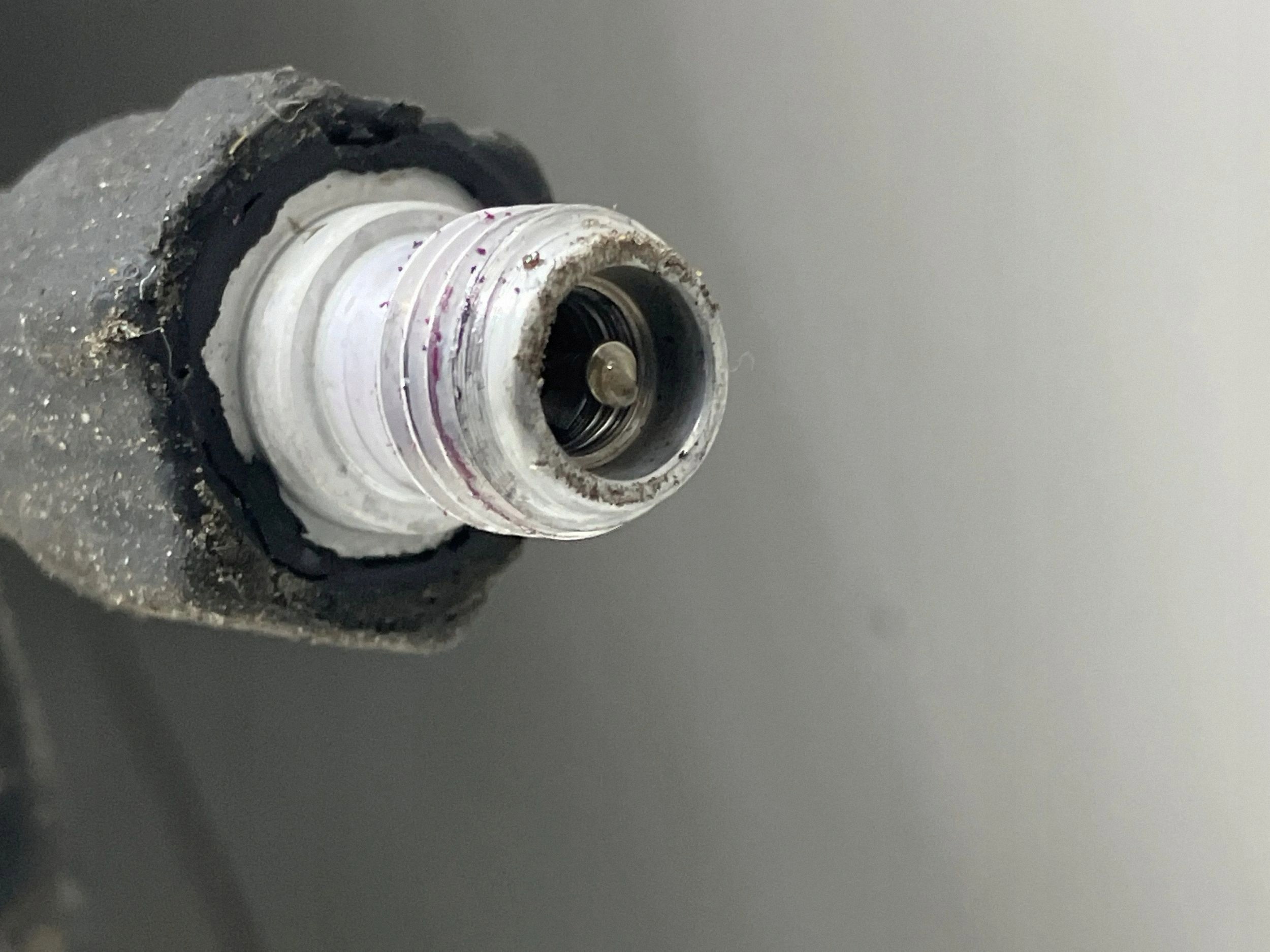 Condenseur de clim AUDI A4 B7 8E0260401H image 4