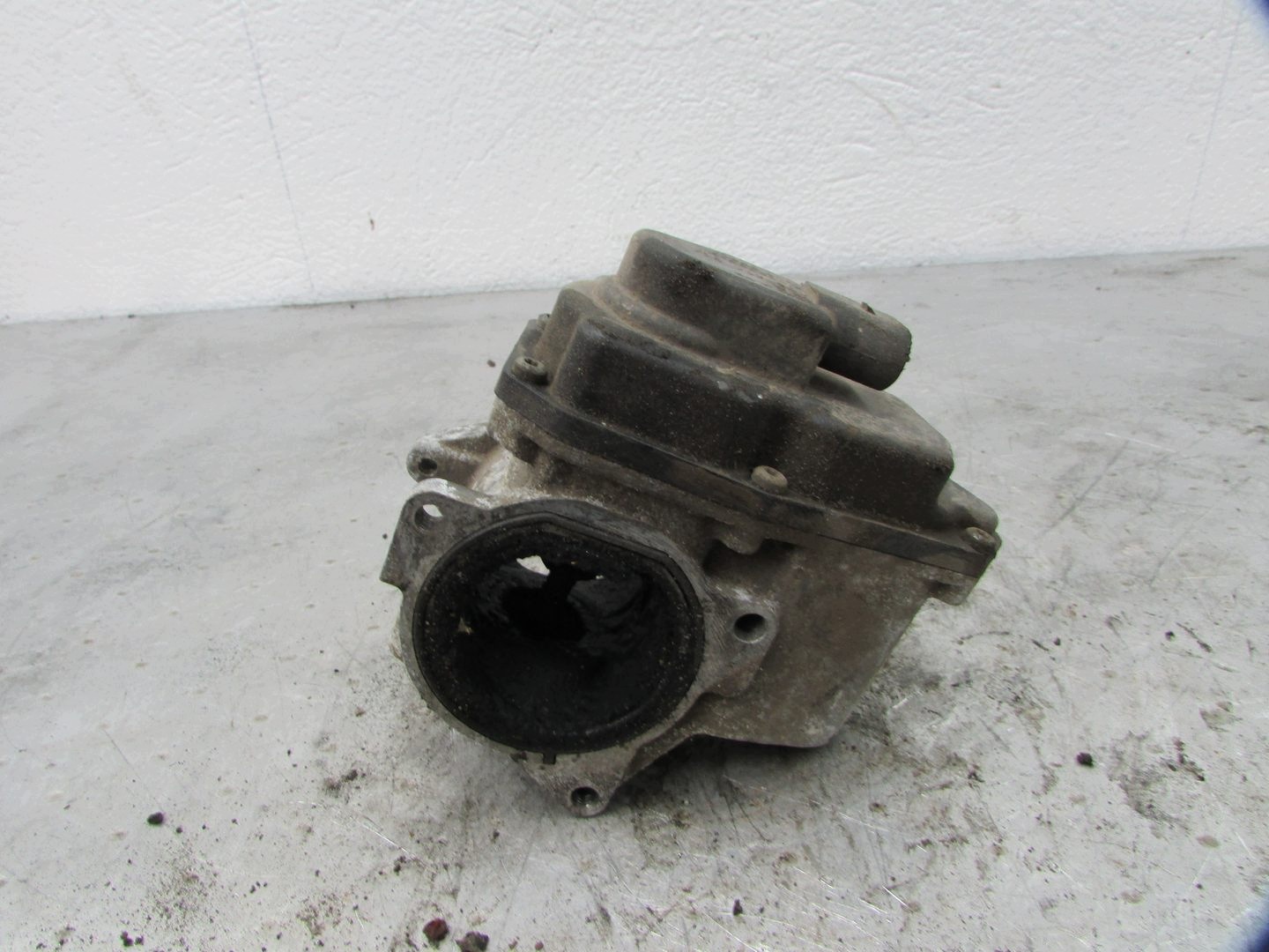 EGR Klep Passat B6 2.0 TDI 03G131501 image 2