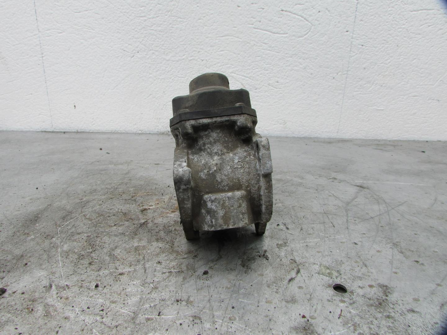 EGR Klep Passat B6 2.0 TDI 03G131501 image 4