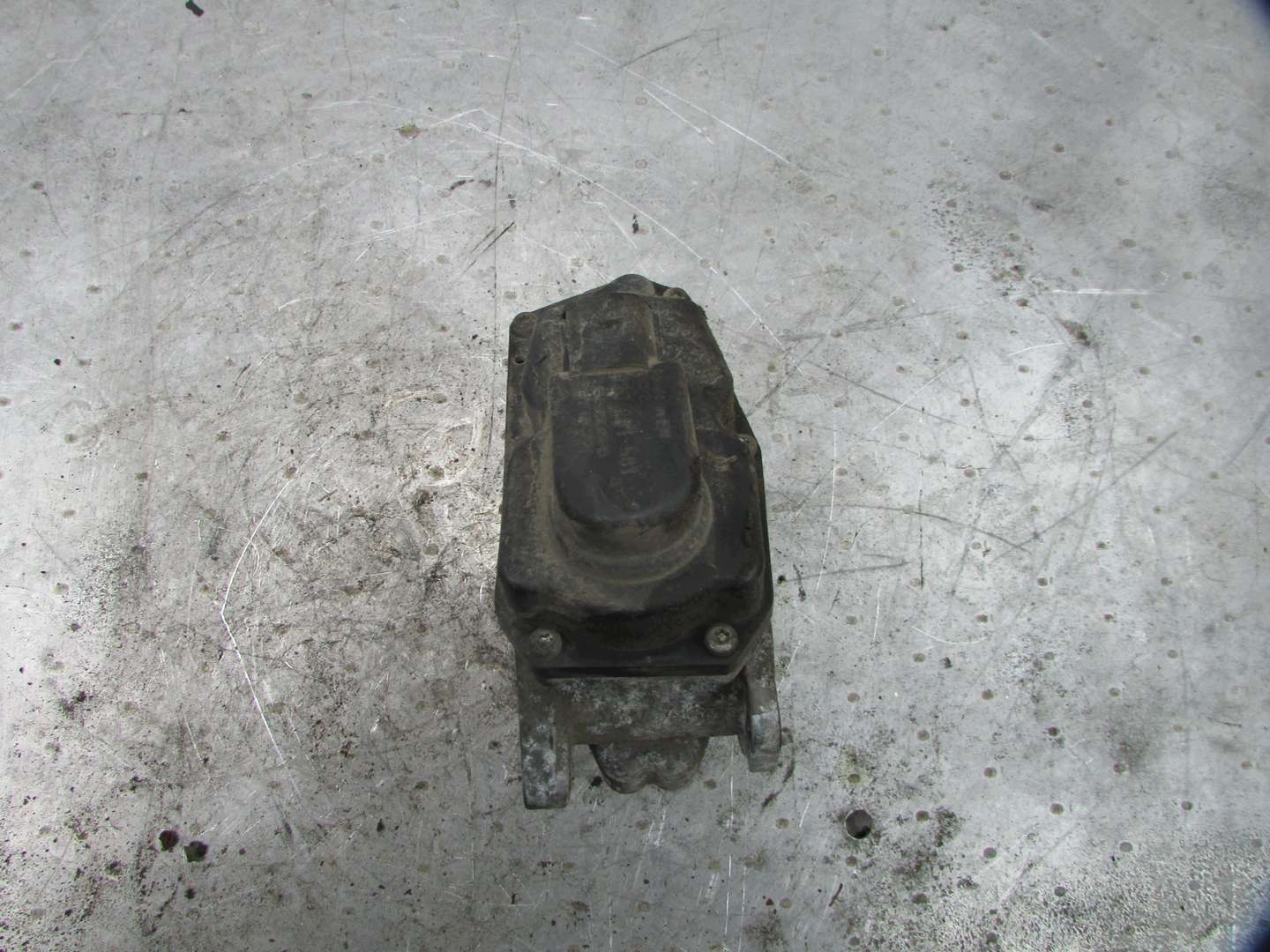 EGR Klep Passat B6 2.0 TDI 03G131501 image 5